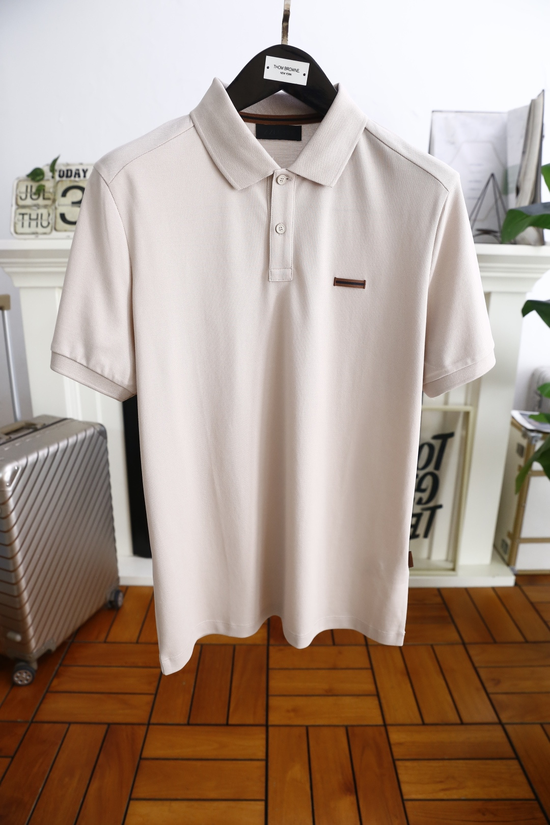 NO:494299,Jeni*/Ze*na. 25 summer new product classic fashion lapel polo short-sleeved fashion item design, more fashionable and comfortable, high-standard customization, very stylish upper body, luxury brand classic LOGO pattern on the chest, customer-supplied auxiliary materials, customer-supplied imported high-end Judy fabrics have very delicate texture, exquisite details and exquisite craftsmanship, and auxiliary materials are all supplied by foreign merchants. It is a very shaping item, which can be matched with any fashion, and the style is super good. A must-have item for trendy men. Counter size: M-4XL, shipped the next day!  ,zegna,T-shirt,alexander wang19860909杰尼*/Ze*na. 25夏季新品经典时尚翻领polo短袖时尚单品设计,更加时尚舒适,高标准定制,上身非常有型,胸前奢华品牌经典LOGO 图案 客供辅料,客供进口高档朱迪面料质感非常细腻,细节工艺精湛考究,辅料皆为外商客供,塑造性极高的一款单品,任何时装都可以搭配,版型超级好 潮男必备单品 专柜尺码:M-4XL,隔天出货！,,zegna,T-shirt,alexander wang,Men's clothing