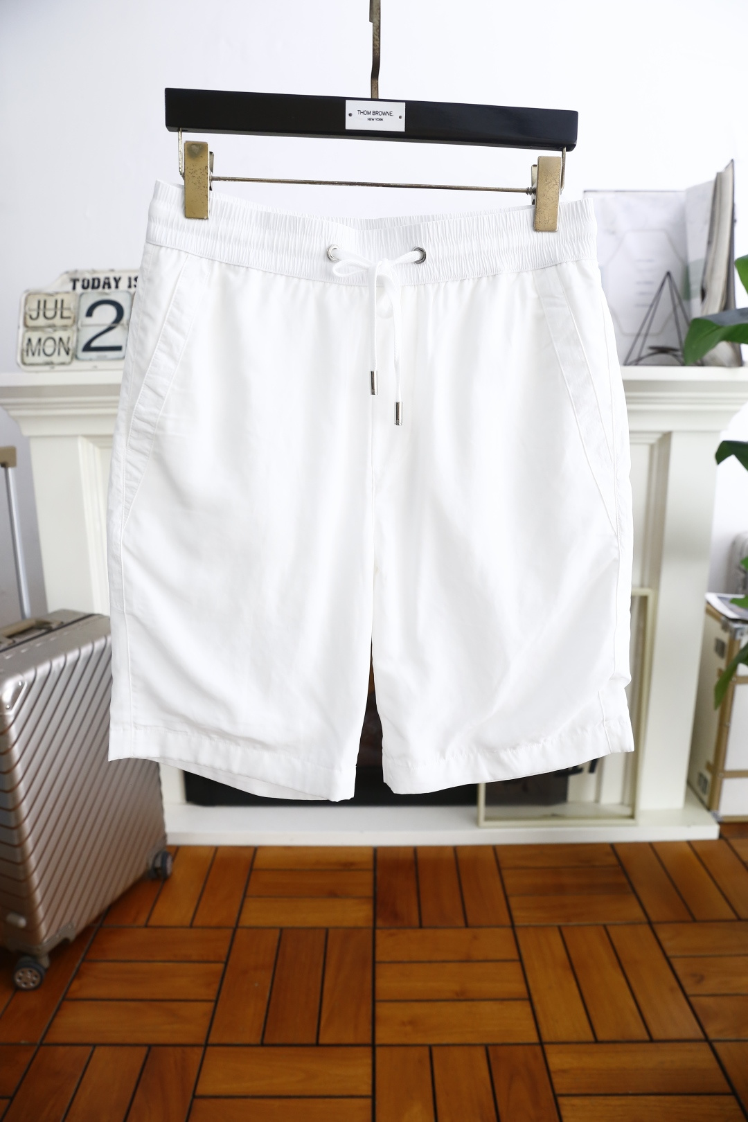 NO:494275,Monc*er. 25 new summer products!  A must-have artifact for fashionable men's trendy five-point shorts in summer!  Luxurious classic elements design!  The original hardware zipper on the back is paired with a fashionable and versatile style!  The upper body is cool, comfortable, and extremely low-key and luxurious. It is very classy when worn. There is no need to say much about the style and cutting of the pants!  A must-have item for travel!  Counter sizes 48-58, shipped the next day!  , Moncler, shorts, alexander wang19860909蒙口/Monc*er. 25夏季新品！时尚男士潮流五分短裤夏季必备神器！奢华经典元素设计！后幅原版五金拉链搭配时尚百搭款式！上身凉快舒适极佳低调不失奢华 穿出去非常有档次 裤型款式和裁剪亦无需多言！出行必备单品！专柜尺码48-58,隔天出货！,,Moncler,shorts,alexander wang,Men's clothing