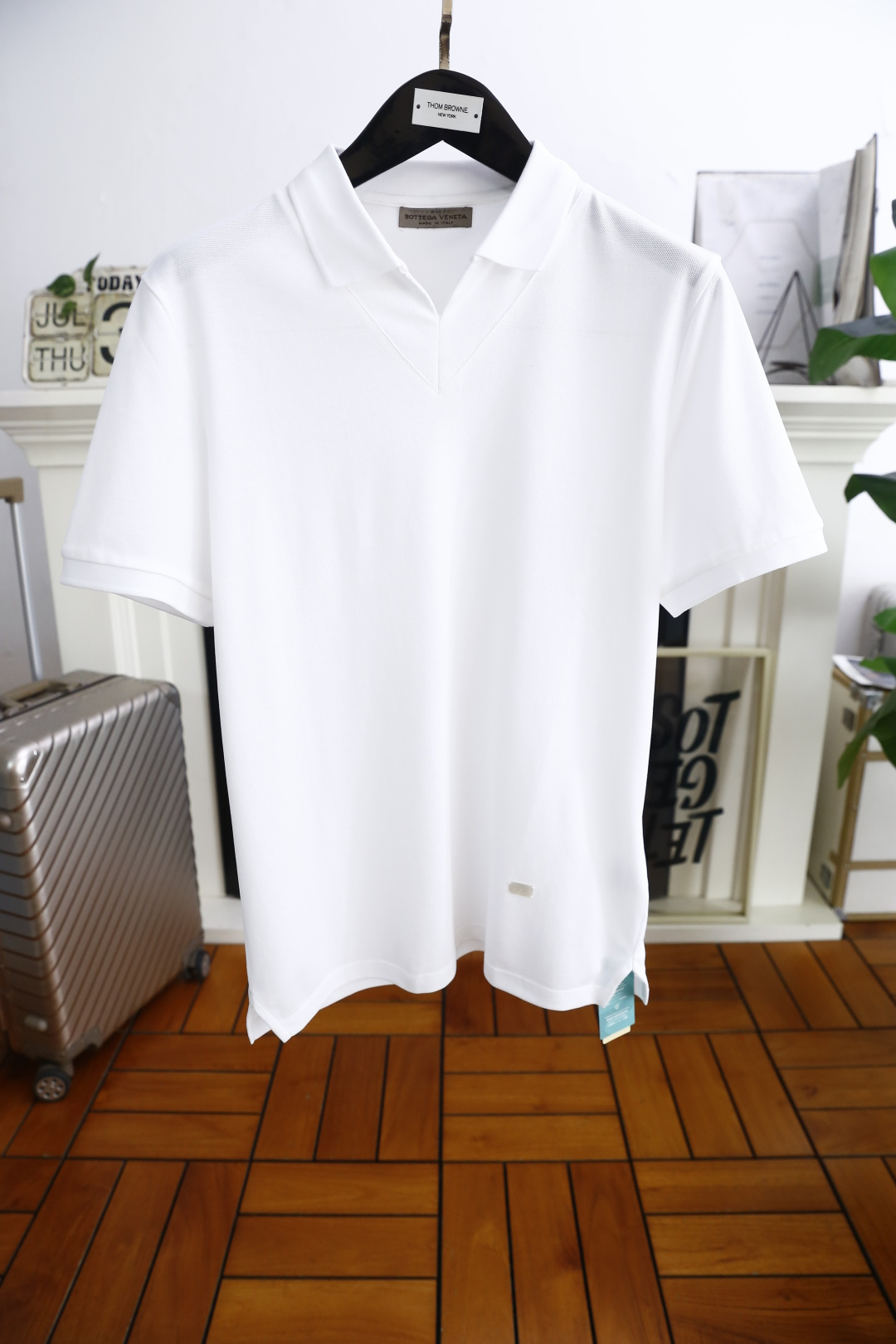 NO:492074,Baodie Home/BV. 25 summer new product men's lapel polo shirt fashionable and exquisite neckline design!  Luxurious classic elements!  Anyone can easily control it with high-end, comfortable and breathable fabric!  It is very high-end and understandable. It must be purchased!  The style and tailoring are slim styles, which are very exquisite, showing aura and highlighting the exquisiteness of business men. This is the unique feature, the right slim fit, and the upper body effect is very good!  Counter size M-3XL, shipped the next day!  ,,bottega veneta,bottega veneta,alexander wang19860909葆蝶家/BV. 25夏季新品男士翻领polo衫时尚精致领口设计！奢华经典元素搭配！任何人都可以轻松驾驭 采用高档舒适透气面料！非常显档次懂货的必须入！版型剪裁属于修身款 非常精致,显气场,又会凸显商务男士的精致,这就是独到之处,恰到好处的修身,上身效果非常赞！专柜尺码M-3XL,隔天出货！,,bottega veneta,bottega veneta,alexander wang,Men's clothing