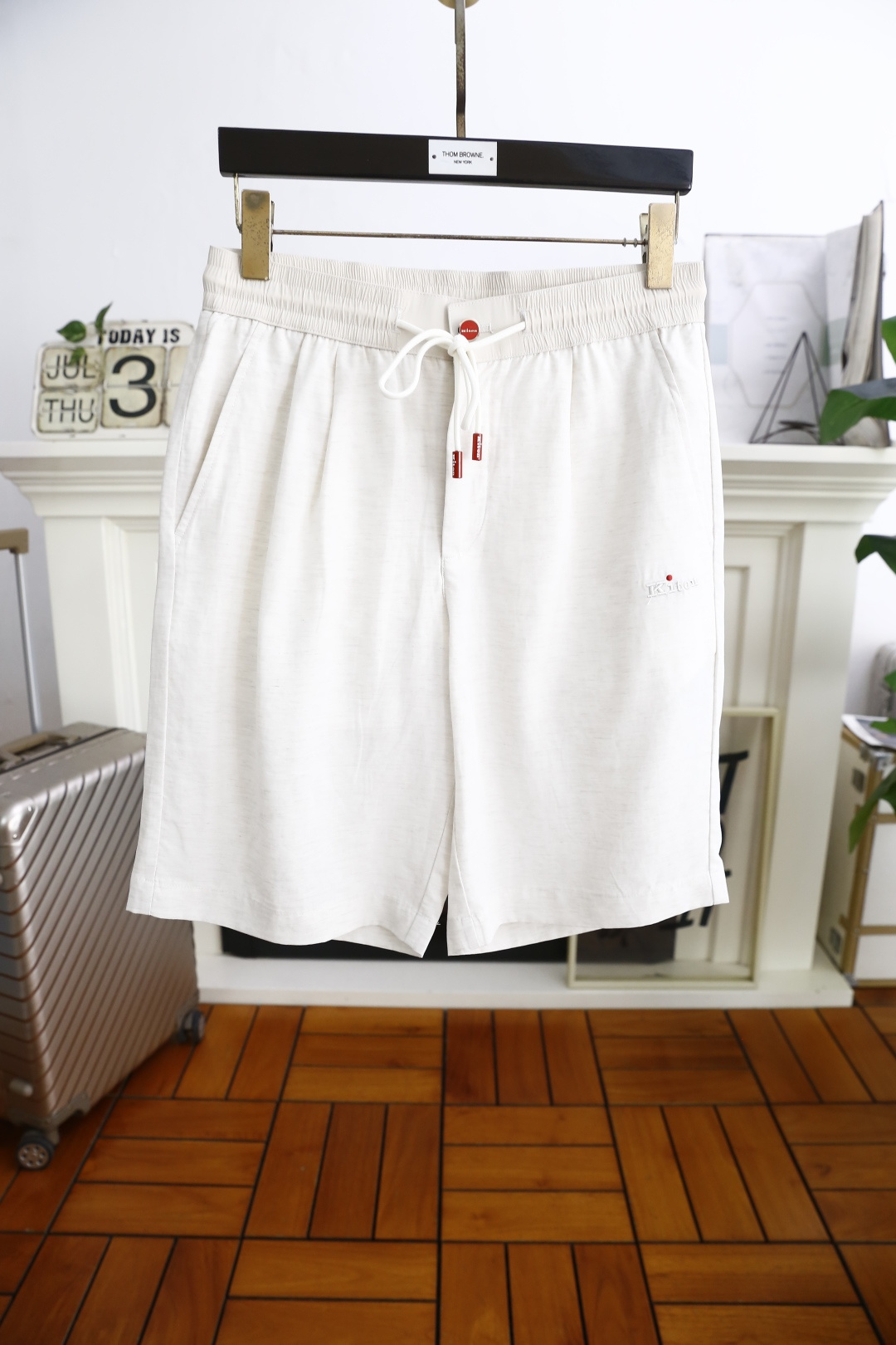 NO:494438,Kiton. 25 new summer products!  Fashionable men's elastic waist five-point shorts must-have artifact for summer!  Luxury brand classic original letter LOGO design!  Fashionable and versatile style!  The upper body is cool, comfortable, and extremely low-key and luxurious. It is very classy when worn. There is no need to say much about the style and cutting of the pants!  A must-have item for travel!  Counter sizes 48-58, shipped the next day!  ,,shorts,alexander wang19860909Kiton. 25夏季新品！时尚男士松紧腰五分短裤夏季必备神器！奢华品牌经典原版字母LOGO设计！时尚百搭款式！上身凉快舒适极佳低调不失奢华 穿出去非常有档次 裤型款式和裁剪亦无需多言！出行必备单品！专柜尺码48-58,隔天出货！,,shorts,alexander wang,Men's clothing