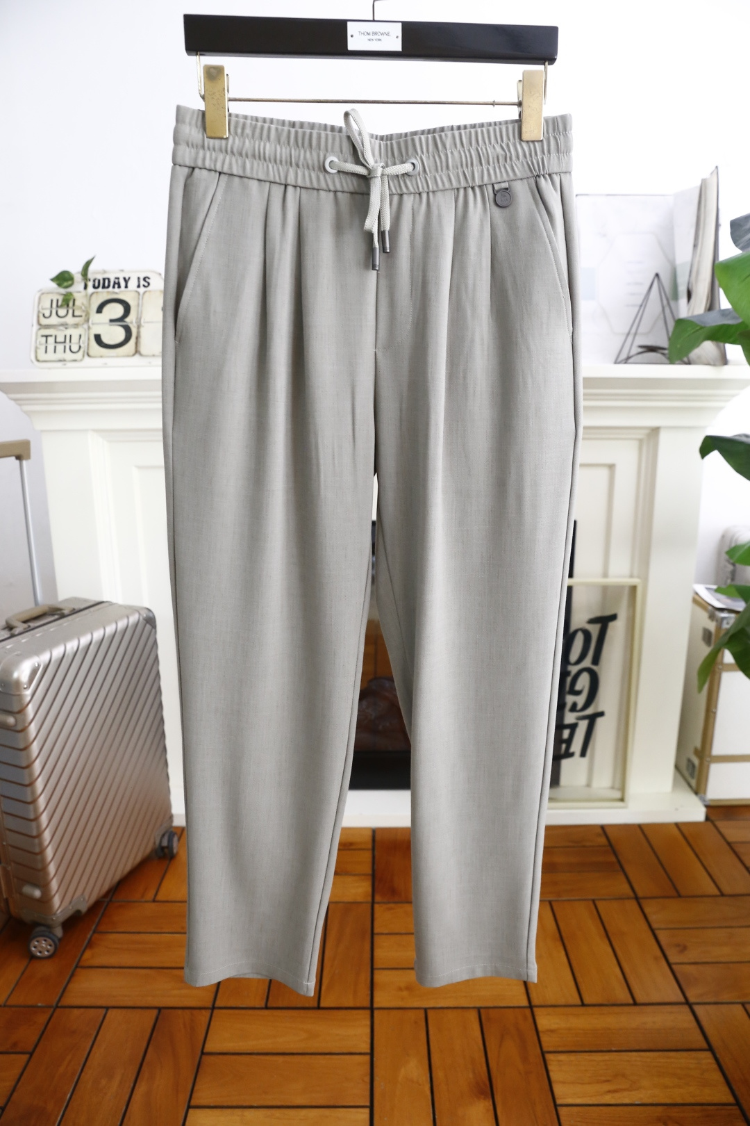 NO:494431,Brunello Cucinelli. 25 new models are released!  Fashionable men's versatile casual trousers!  Luxury brand classic letter LOGO design!  Comfortable and breathable fabric for summer!  Fashionable and versatile style, very good on the upper body!  The two-sided wipe bags are paired with elastic waist and excellent comfort. The trendy men's must-have items for traveling!  Two colors!  Size 29-38, shipped the next day!  brunello cucinelli alexander wang19860909Brunello Cucinelli. 25新款发布！时尚男士百搭休闲长裤！奢华品牌经典字母LOGO设计！采用夏季舒适透气面料！时尚潮流百搭款,上身非常赞！两侧擦袋搭配松紧腰舒适感极佳潮男出行必备单品！两个颜色！尺码29-38,隔天出货！,,brunello cucinelli,alexander wang,Men's clothing