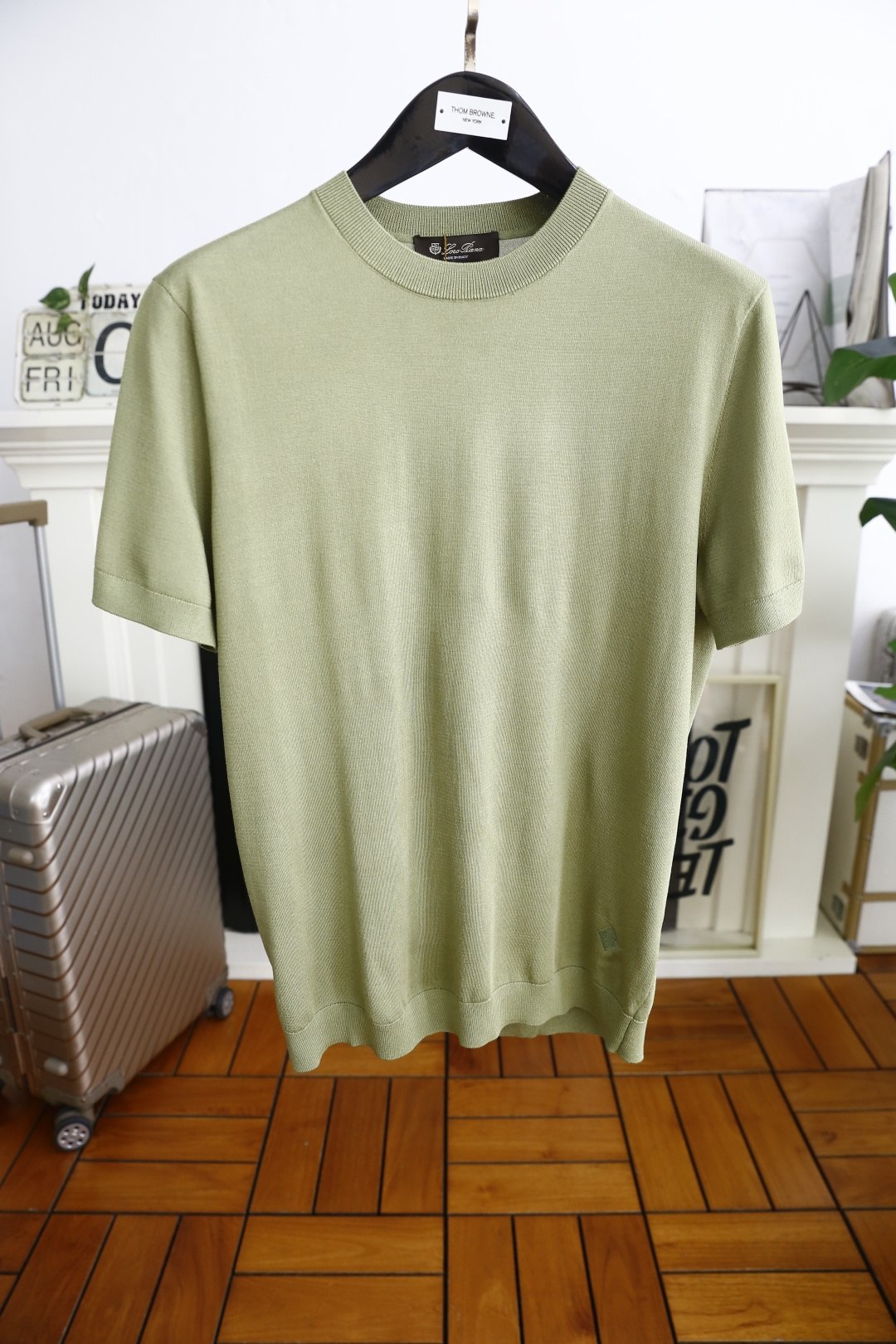 NO:492141,LP. New products for summer 2025!  Fashionable men's knitted short sleeves fashionable classic round neck design!  Luxurious classic brand letter design!  High-end custom versatile styles that anyone can easily control with. Use top-quality comfortable and breathable fabrics!  It is very high-end and understandable. It must be purchased!  Soft, skin-friendly and breathable, and has a very crisp and drooping feeling. The upper body is fashionable and fashionable, and it is a must-have item for trendy men!  Counter size 48-56, shipped the next day!  ,loro piana,T-shirt,alexander wang19860909LP. 2025夏季新品！时尚男士针织短袖时尚经典圆领设计！奢华经典品牌字母设计！高级定制百搭款式 任何人都可以轻松驾驭 采用顶级舒适透气面料！非常显档次懂货的必须入！柔软亲肤透气 ,又有很好的挺括 垂感 上身时尚潮流色系,潮男必备单品！专柜尺码48-56,隔天出货！,,loro piana,T-shirt,alexander wang,Men's clothing