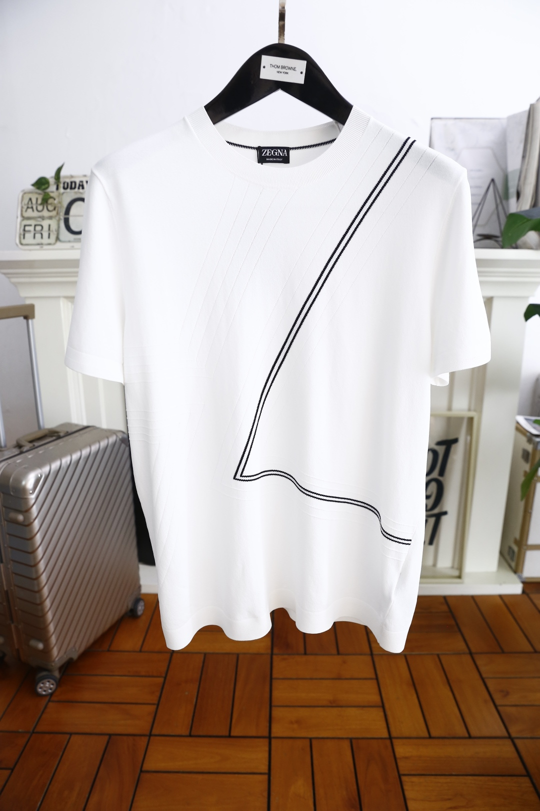 NO:492143,Jeni*/Ze*na. New products for summer 2025!  Fashionable men's knitted short sleeves fashionable classic round neck design!  Luxurious classic brand element design!  High-end custom versatile styles that anyone can easily control with. Use top-quality comfortable and breathable fabrics!  It is very high-end and understandable. It must be purchased!  Soft, skin-friendly and breathable, and has a very crisp and drooping feeling. The upper body is fashionable and fashionable, and it is a must-have item for trendy men!  Counter size 48-56, shipped the next day!  ,zegna,T-shirt,alexander wang19860909杰尼*/Ze*na. 2025夏季新品！时尚男士针织短袖时尚经典圆领设计！奢华经典品牌元素设计！高级定制百搭款式 任何人都可以轻松驾驭 采用顶级舒适透气面料！非常显档次懂货的必须入！柔软亲肤透气 ,又有很好的挺括 垂感 上身时尚潮流色系,潮男必备单品！专柜尺码48-56,隔天出货！,,zegna,T-shirt,alexander wang,Men's clothing