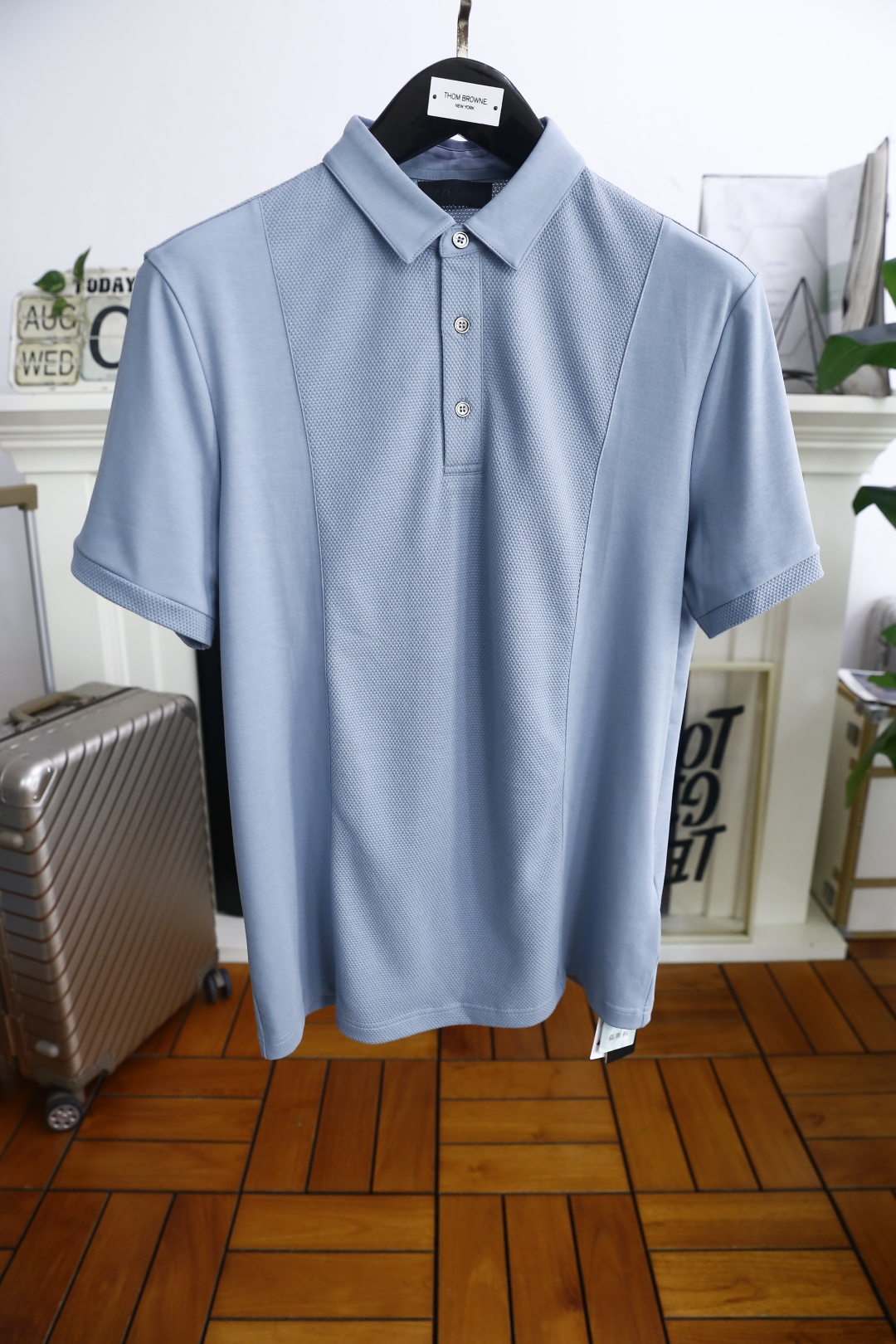 NO:494408,Jeni*/Ze*na. 25 new summer products!  Fashionable men's lapel short-sleeved POLO shirt!  Comfortable and breathable fabric!  Luxury classic brand elements matching!  The style and tailoring are slim styles, which are very exquisite, showing aura and highlighting the exquisiteness of business men. This is the unique feature, the right slim fit, and the upper body effect is very good!  Counter size 48-56, shipped the next day!  ,zegna,T-shirt,alexander wang19860909杰尼*/Ze*na. 25夏季新品！时尚男士翻领短袖POLO衫！采用舒适透气面料！奢华经典品牌元素搭配！版型剪裁属于修身款 非常精致,显气场,又会凸显商务男士的精致,这就是独到之处,恰到好处的修身,上身效果非常赞！专柜尺码48-56,隔天出货！,,zegna,T-shirt,alexander wang,Men's clothing