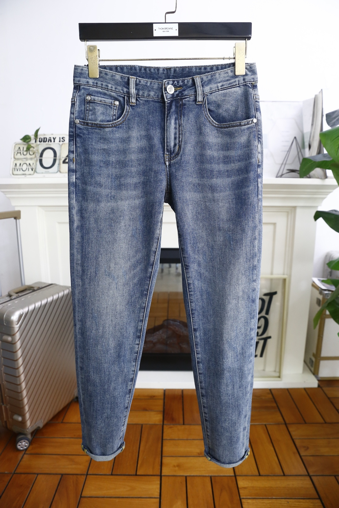 NO:494415,Given*hy. 25 new summer model!  Fashionable men's thin denim trousers are made of high-end wash-defying denim fabric!  Luxury brand classic letter LOGO matching!  The upper body is versatile and comfortable. There is no confusion or trouble of color conflict. Such a rich high-end jeans are absolutely fashionable, casual and versatile!  A must-have for trendy men!  Counter sizes 29-36, there are 35!  Shipping the next day!  , given , given , given , given , given , jeans , alexander wang19860909纪梵希/Given*hy. 25夏季新款！时尚男士薄款牛仔长裤采用高档洗水牛仔面料！奢华品牌经典字母LOGO搭配！上身百搭舒适 没有颜色冲突的困惑或困扰,这么一款丰富内练高端牛仔裤,绝对时尚休闲百搭款！潮男必备！专柜尺码29-36,有35！隔天出货！,,givenchy,givenchy,jeans,alexander wang,Men's clothing