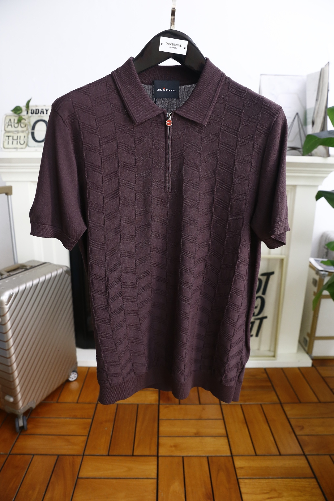 NO:498997,Kiton. The official website of the 25 summer counter will be released simultaneously! Fashionable men's lapel sweater! The original hardware zipper of the luxury classic brand is matched with exquisite LOGO design accessories. All original customized products are produced by trading company genuine products. High-end custom imported fabrics are extracted from natural plant fibers. They are thinner than ordinary cotton fabrics. They feel soft and comfortable to wear. They are not easy to irritate the skin. The fabric absorbs moisture and breathable! Complete three standards! Counter size 48-56, shipped the next day! ,alexander wang19860909kiton. 25夏季专柜官网同步发售！时尚男士翻领针织衫！奢华经典品牌原版五金拉链配搭精致LOGO设计辅料全部原版定制出品,贸易公司真品订单.高级定制进口面料,以天然植物纖維提炼出来,比一般棉织物轻薄 手感柔软,穿着舒适 完全不易有刺激皮肤 面料吸湿性、透气性良好！三标齐全！专柜尺码48-56,隔天出货！,,alexander wang,Men's clothing