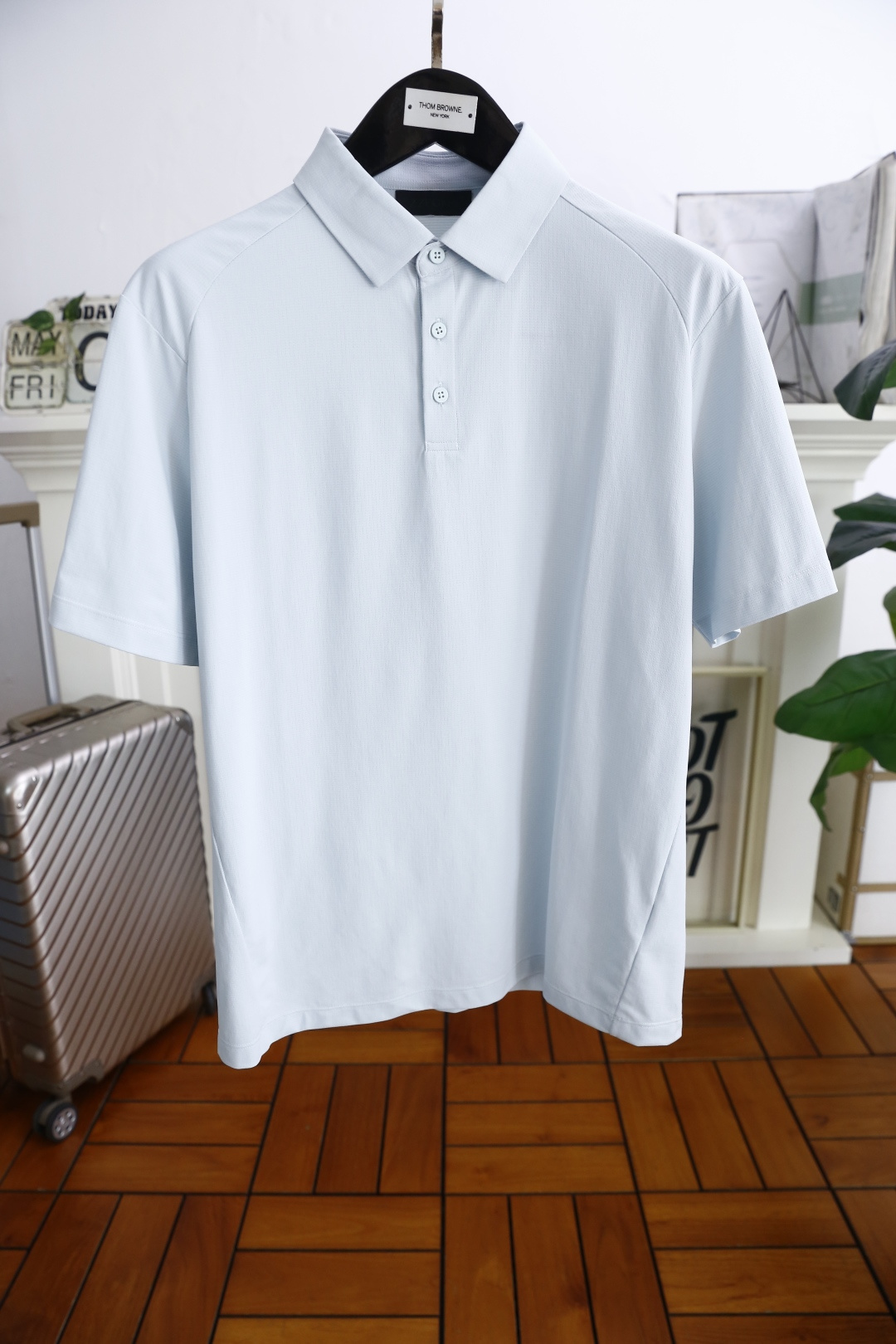 NO:498995,Jenia. 2025 summer new product classic fashion lapel polo short-sleeved fashion item design, more fashionable and comfortable, high-standard customization, very stylish upper body, luxurious classic element design - customer-supplied auxiliary materials, customer-supplied imported high-end comfortable breathable outdoor drying fabric with very delicate texture, exquisite and exquisite detailing and exquisite accessories, all accessories are provided by foreign customers, a very high shaping item, can be matched with any fashion, super good style, a must-have item for trendy men. Counter size: M-4XL, shipped the next day!  ,zegna,T-shirt,alexander wang19860909杰尼亚. 2025夏季新品经典时尚翻领polo短袖时尚单品设计,更加时尚舒适,高标准定制,上身非常有型,奢华经典元素设计-客供辅料,客供进口高档舒适透气户外晾感面料质感非常细腻,细节工艺精湛考究,辅料皆为外商客供,塑造性极高的一款单品,任何时装都可以搭配,版型超级好 潮男必备单品 专柜尺码:M-4XL,隔天出货！,,zegna,T-shirt,alexander wang,Men's clothing