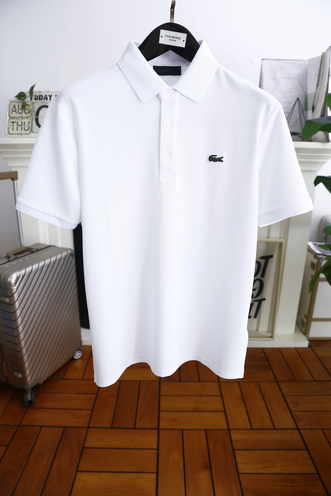 NO:500528,Crocodile 25 summer new men's lapel polo shirt is made of high-end custom Judy fabric!  Luxury classic brand customized LOGO design, which is very high-end and must be entered if you understand the goods!  The style and tailoring are slim styles, which are very exquisite, showing aura and highlighting the exquisiteness of business men. This is the unique feature, just right slim fit, and the upper body effect is very good!  Counter size M-3XL, shipped the next day!  ,alexander wang19860909鳄鱼 25夏季新品男士翻领polo衫采用高档定制朱迪面料！奢华经典品牌定制LOGO设计,非常显档次懂货的必须入！版型剪裁属于修身款 非常精致,显气场,又会凸显商务男士的精致,这就是独到之处,恰到好处的修身,上身效果非常赞！专柜尺码M-3XL,隔天出货！,,alexander wang,Men's clothing