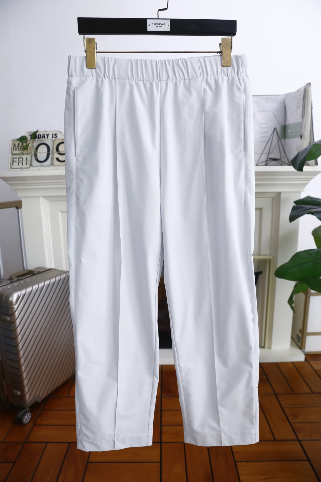 NO:500538,Jeni*/Ze*na. 2025 summer fashion men's straight elastic waist casual pants!  Luxurious classic clean version design!  It greatly improves matching. Combined style. The two-sided pocket design is made of Japanese Toray outdoor fabric. It is made of customer-supplied blended material. It is skin-friendly, soft and breathable, and has a good feeling of wearing. The full-quality hardware and accessories are ordered, and it is a must-have item in summer!  Counter size M-4XL, shipped the next day!  ,zegna,alexander wang19860909杰尼*/Ze*na. 2025夏季时尚男士直筒松紧腰休闲裤！奢华经典净版设计！大大提升了搭配性 合体的版型 两侧插袋设计 采用日本东丽户外面料 客供混纺的材质 亲肤柔软透气,有着很好的穿着体感 五金辅料全品相订单,夏季必备单品！专柜尺码M-4XL,隔天出货！,,zegna,alexander wang,Men's clothing