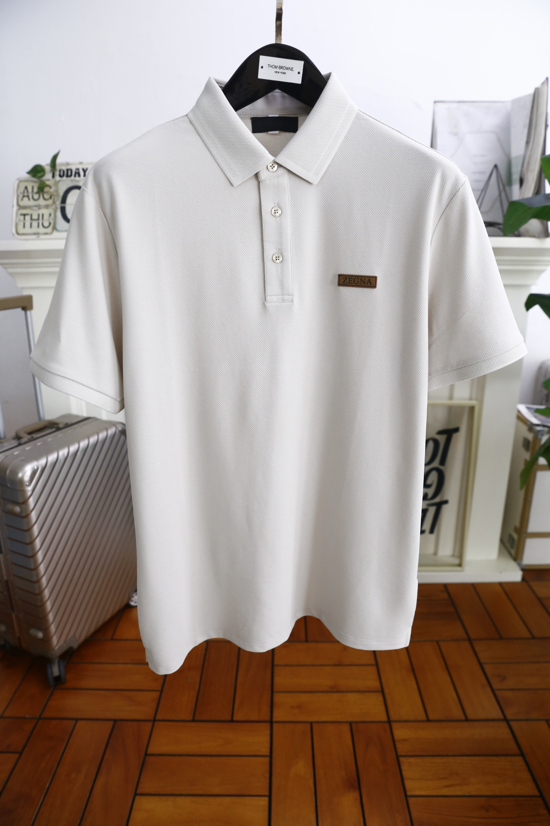 NO:502043,Jeni*/Ze*na. 25 summer new product classic fashion lapel polo short-sleeved fashion item design, more fashionable and comfortable, high-standard customization, very stylish upper body, luxury brand classic LOGO pattern on the chest, customer-supplied auxiliary materials, customer-supplied imported high-end Judy fabrics have very delicate texture, exquisite details and exquisite craftsmanship, and auxiliary materials are all supplied by foreign merchants. It is a very shaping item, which can be matched with any fashion, and the style is super good. A must-have item for trendy men. Counter size: M-3XL, shipped the next day!  ,zegna,T-shirt,alexander wang19860909杰尼*/Ze*na. 25夏季新品经典时尚翻领polo短袖时尚单品设计,更加时尚舒适,高标准定制,上身非常有型,胸前奢华品牌经典LOGO 图案 客供辅料,客供进口高档朱迪面料质感非常细腻,细节工艺精湛考究,辅料皆为外商客供,塑造性极高的一款单品,任何时装都可以搭配,版型超级好 潮男必备单品 专柜尺码:M-3XL,隔天出货！,,zegna,T-shirt,alexander wang,Men's clothing