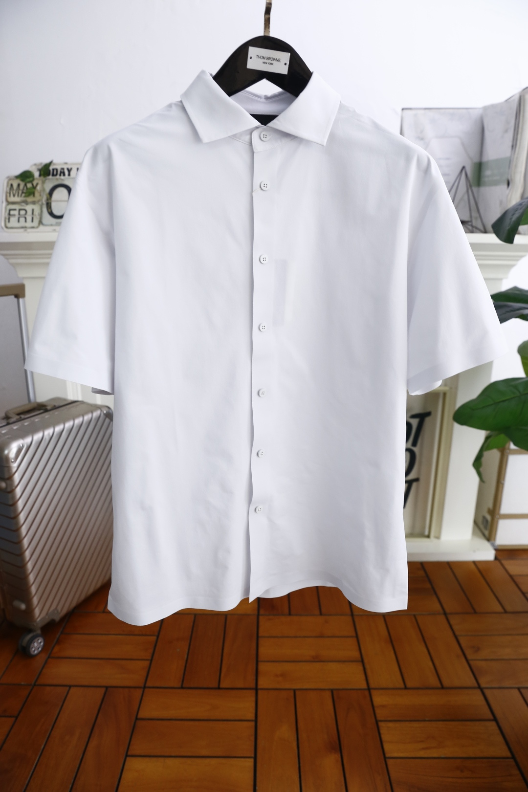 NO:502038,Jenia. 25 summer new men's short-sleeved shirt is on sale. Original single rude product. Fashionable and versatile use Solona outdoor quick-drying fabric feels very delicate and smooth. After special craftsmanship, it has excellent skin-friendliness, exquisite craftsmanship, smooth lines, and perfect match!  Easy to advance the fashionable feeling, not easy to wrinkle, neatly car, rare good product, counter size 48-58, (blue only 48-54) shipped the next day!  ,zegna,shirts,T-shirt,alexander wang19860909杰尼亚. 25夏季新款男士短袖衬衫发售 原单狠货 时尚百搭采用索罗娜面户外速干面料手感非常细腻柔顺,经过特殊工艺处理,亲肤性极佳,工艺精湛,线条流畅,完美搭配！轻松将时髦感进阶 不易起皱,车工整齐,难得一见的好货 专柜尺码48-58,（蓝色只有48-54）隔天出货！,,zegna,shirts,T-shirt,alexander wang,Men's clothing