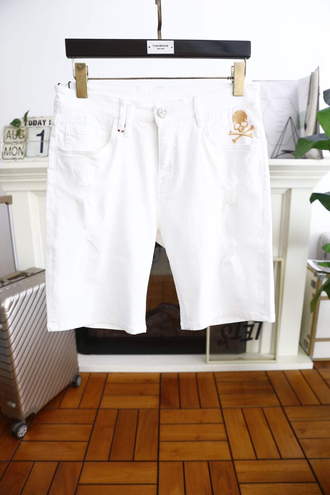 NO:503501,MMJ. 2025ss summer fashion men's versatile denim pinch pants luxury brand classic custom LOGO design uses comfortable washing denim fabric high-end customization, soft touch, fashionable luxury goods, fashion brands, just to improve your quality of life, you can determine the personalized customization, the style is excellent, the details are impeccable!  The style is not picky and very high-end. It is a must-have for trendy men!  The counter size is 30-36, and there are 35!  Shipping the next day!  ,alexander wang19860909MMJ. 2025ss夏季时尚男士百搭牛仔五分裤奢华品牌经典定制LOGO设计采用舒适洗水牛仔面料高端定制 手感柔软 时尚奢侈品 时尚大牌 只是为了提升你的生活品质 你来确定个性定制 版型超赞,细节做工无可挑剔！款式不挑人 特别高档 潮男必入手！专柜尺码30-36,有35！隔天出货！,,alexander wang,Men's clothing