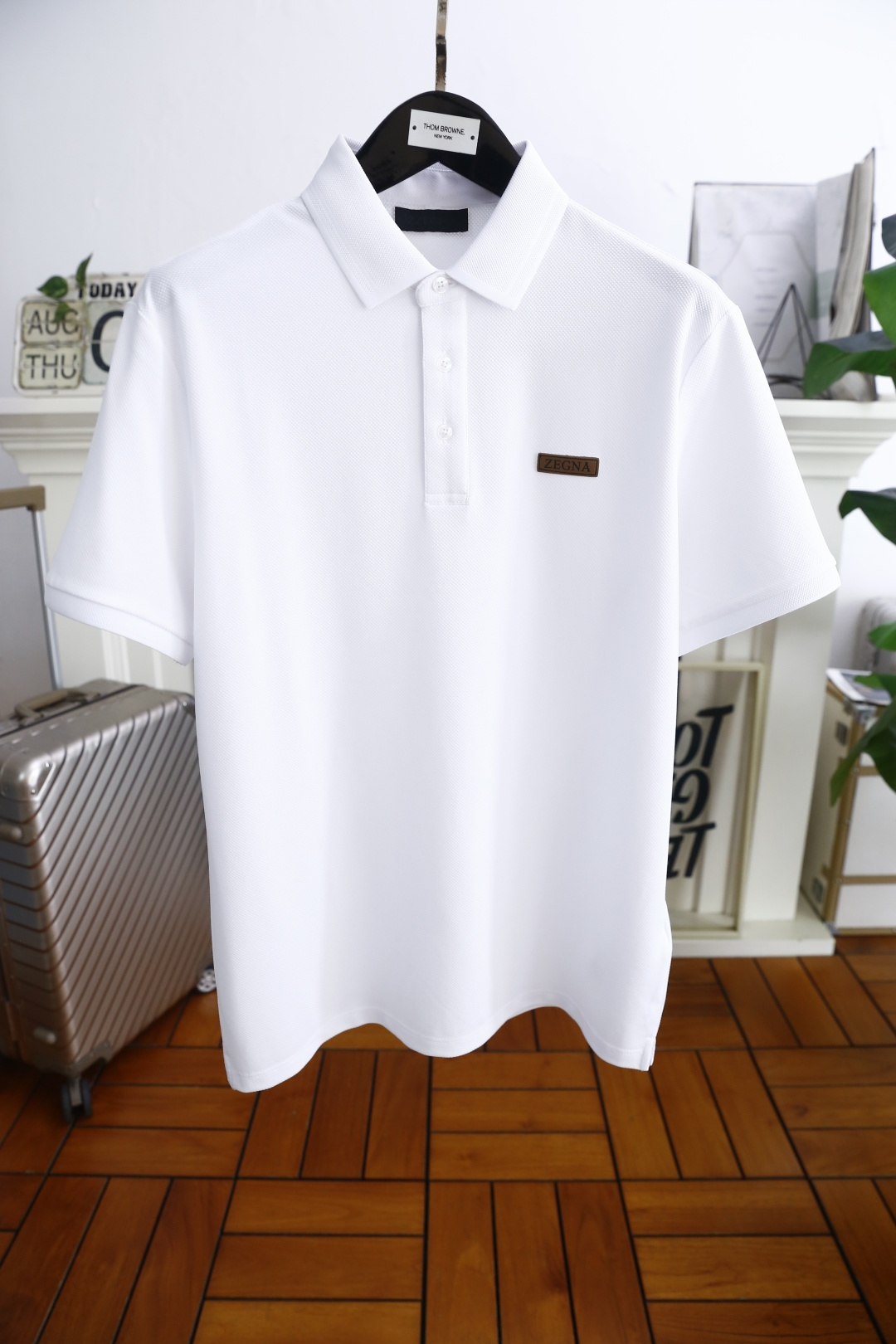 NO:503516,Jeni*/Ze*na. 25 summer new product classic fashion lapel polo short-sleeved fashion item design, more fashionable and comfortable, high-standard customization, very stylish upper body, luxury brand classic LOGO pattern on the chest, customer-supplied auxiliary materials, customer-supplied imported high-end Judy fabrics have very delicate texture, exquisite details and exquisite craftsmanship, and auxiliary materials are all supplied by foreign merchants. It is a very shaping item, which can be matched with any fashion, and the style is super good. A must-have item for trendy men. Counter size: M-3XL, shipped the next day!  ,zegna,T-shirt,alexander wang19860909杰尼*/Ze*na. 25夏季新品经典时尚翻领polo短袖时尚单品设计,更加时尚舒适,高标准定制,上身非常有型,胸前奢华品牌经典LOGO 图案 客供辅料,客供进口高档朱迪面料质感非常细腻,细节工艺精湛考究,辅料皆为外商客供,塑造性极高的一款单品,任何时装都可以搭配,版型超级好 潮男必备单品 专柜尺码:M-3XL,隔天出货！,,zegna,T-shirt,alexander wang,Men's clothing