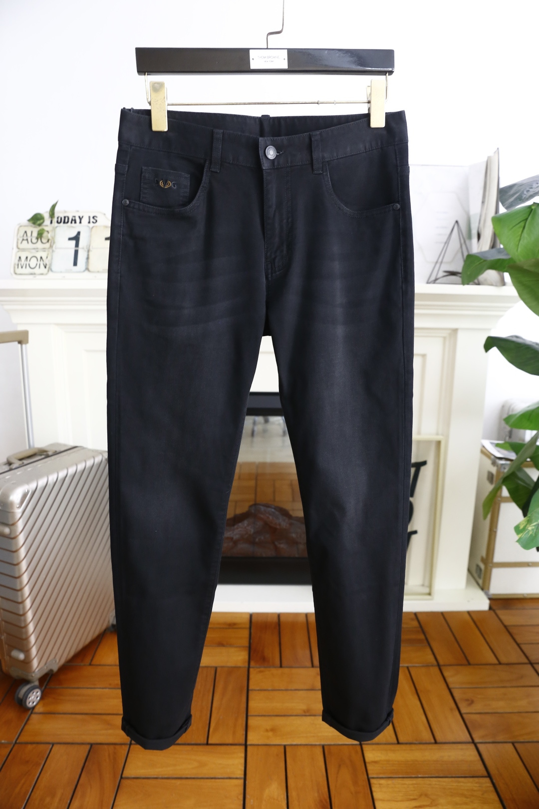 NO:505125,Gucci/Gu*ci. 2026 early autumn new original single high-end men's jeans!  Luxury classic brand customized LOGO accessories, hot-selling models for counters, very comfortable to wear, low-key and luxurious, very classy when worn, no need to say much about the trouser style and cutting. The upper body is exquisite and vivid, high-end and top-grade material. The selection of real palace-grade denim. High-end top-washed denim fabric, excellent quality, and heavy washing makes the pants very soft!  Not picky about people, the upper body is absolutely stylish and extremely luxurious. Counter size 28-38, 35 or 37!  Shipping the next day!  ,gucci,jeans,alexander wang19860909古驰/Gu*ci. 2026早秋新品原单高端男士牛仔裤！奢华经典品牌定制LOGO配饰 专柜热销款 身穿着非常舒适 低调不失奢华 穿出去非常有档次 裤型款式和裁剪亦无需多言 上身精致跃然高档一等一顶级质料 真正殿堂级的牛仔布选用 高档顶级洗水牛仔面料,品质卓然,经过重水洗使得裤子很柔软！不挑人 上身绝对的有型 极度奢华. 专柜尺码 28-38,有35无37！隔天出货！,,gucci,jeans,alexander wang,Men's clothing