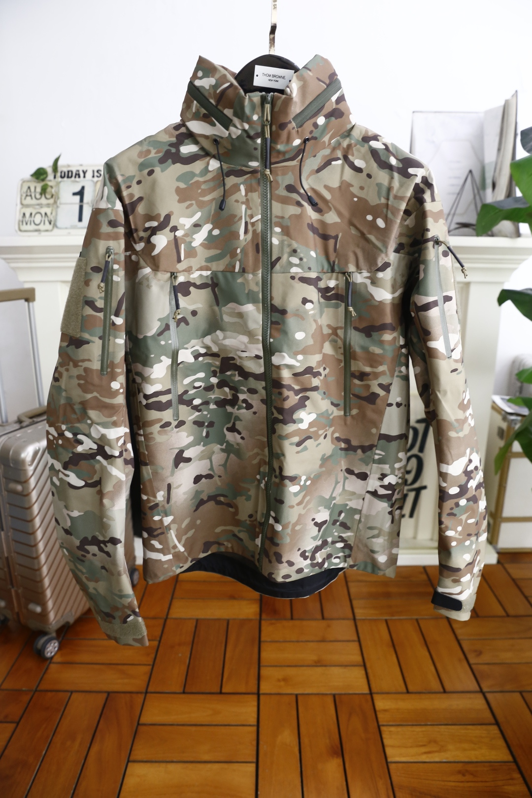 NO:505134,Archaeopteryx. The new style of fashionable men's hooded waterproof and windproof jackets in early autumn 2026 has been continuing. Trendy luxury items series. Imported top outdoor waterproof and windproof fabrics. Luxury brand classic camouflage elements. The color is basic and the matching is classic enough. Perfectly show the fashion style of European brands. Adhere to quality!  Pay attention to every detail and be taller!  Quality goods, recommended to buy!  Complete three standards!  Counter code S-2XL, shipped the next day!  ,arc'teryx,jackets & coats,hats,alexander wang19860909始祖鸟. 2026早秋新款时尚男士连帽防水防风冲锋衣外套一直在延续的款式 潮流奢华单品系列 进口顶级户外防水防风面料 奢华品牌经典迷彩元素LOGO设计颜色够基础 搭经够经典 完美展现欧洲大牌时尚风 坚持品质！注意每个细节,上身高大上！ 品质货,推荐购入！三标齐全！专柜码数S-2XL,隔天出货！,arc'teryx,jackets & coats,hats,alexander wang,Men's clothing