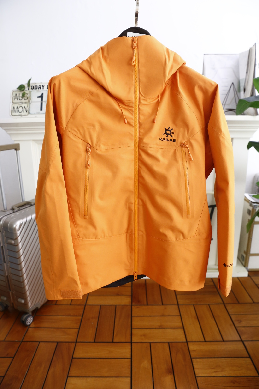 NO:505141,Kaileshi/KAILAS. The new style of fashionable men's hooded waterproof and windproof jackets in early autumn 2026 has been continuing. Trendy luxury items series. Imported top outdoor waterproof and windproof fabrics. The classic letters of luxury brands are designed with basic colors. The classic style of European brands is perfectly displayed. The fashion style of European brands is adhered to quality!  Pay attention to every detail and be taller!  Quality goods, recommended to buy!  Complete three standards!  Counter code S-2XL, shipped the next day!  ,,jackets & coats,hats,alexander wang19860909凯乐石/KAILAS. 2026早秋新款时尚男士连帽防水防风冲锋衣外套一直在延续的款式 潮流奢华单品系列 进口顶级户外防水防风面料 奢华品牌经典字母LOGO设计颜色够基础 搭经够经典 完美展现欧洲大牌时尚风 坚持品质！注意每个细节,上身高大上！ 品质货,推荐购入！三标齐全！专柜码数S-2XL,隔天出货！,,jackets & coats,hats,alexander wang,Men's clothing