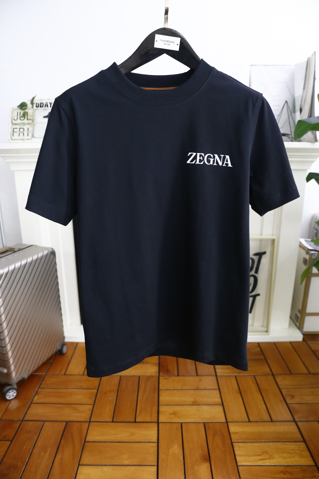 NO:517875,Zenia/Ze*na. 2025 summer fashion original single men's round neck short sleeve luxury classic brand original letter LOGO design!  High-end customization, high-version, fashionable and versatile!  The European cotton fabric is made of comfortable and customized, and it feels super soft and delicate, and it is comfortable to wear. It is high-end boutique. The fine OEM factory makes it very good. It is a must-have item for men!  Size S-2XL, shipped the next day!  ,zegna,T-shirt,alexander wang19860909杰尼亚/Ze*na. 2025夏季时尚原单男士圆领短袖奢华经典品牌原版字母LOGO设计！高端定制 高版本 时尚百搭爆款！采用舒适定制欧洲棉面料手感超柔软细腻 穿着亲肤舒适 高端精品 代工厂精细做上身非常赞 男士必备单品！尺码S-2XL,隔天出货！,,zegna,T-shirt,alexander wang,Men's clothing
