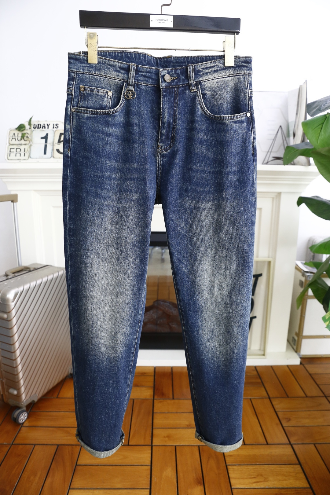 NO:517876,Dior/Christian D*or. 26 early autumn new fashion men's jeans are made of customer-supplied stretch jeans!  The luxury and classic brand logo highlights the brand characteristics, and fashion trends have therefore become one of the biggest selling points and are extremely cost-effective. There is no confusion or trouble of color conflict. Such a rich high-end jeans are absolutely fashionable, casual and versatile!  A must-have for trendy men!  Counter size 29-40, shipped the next day!  ,dior,jeans,alexander wang19860909迪奥/Christian D*or. 26早秋新品时尚男士牛仔裤采用客供水洗弹力牛仔裤！奢华经典品牌Logo标志彰显品牌特征,时尚潮流因此已成为最大卖点之一而性价比又极高,没有颜色冲突的困惑或困扰,这么一款丰富内练高端牛仔裤,绝对时尚休闲百搭款！潮男必备！专柜尺码29-40,隔天出货！,,dior,jeans,alexander wang,Men's clothing