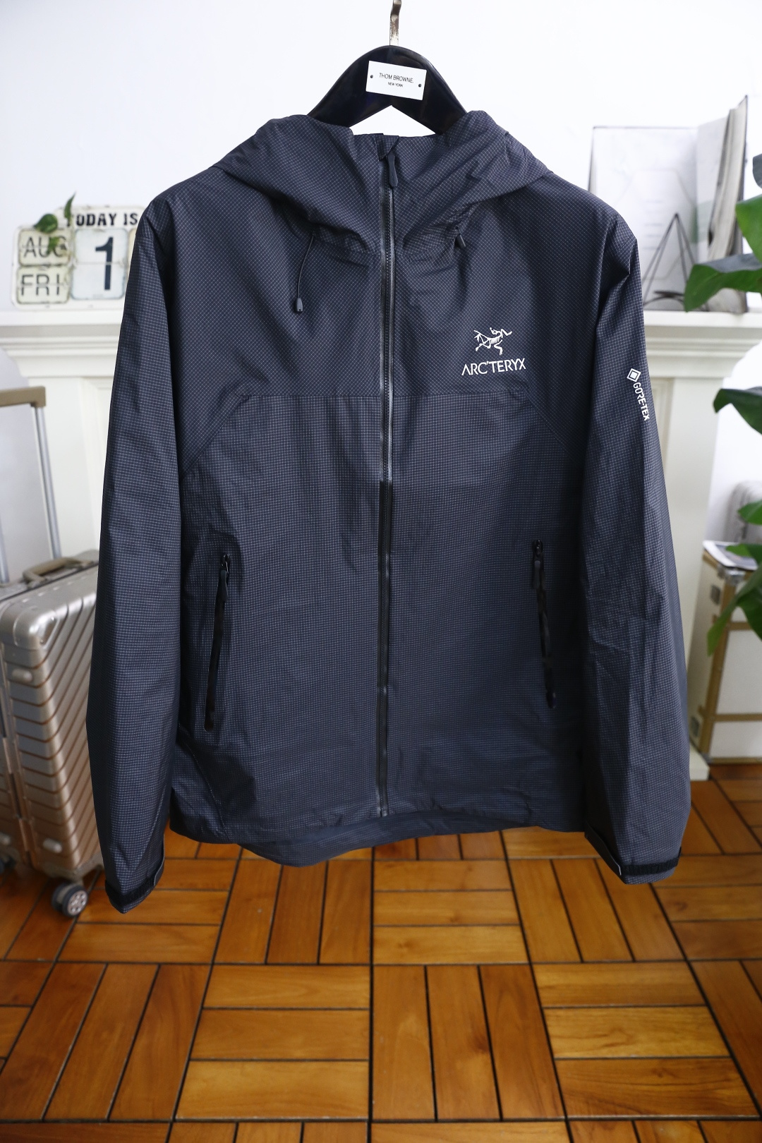 NO:517885,Archaeopt*ryx. The new style of fashionable men's hooded waterproof and windproof jackets for early autumn 2026 has been continuing. Fashionable luxury product series. Imported top outdoor waterproof and windproof fabrics. The classic letters of luxury brands are designed with basic colors. The classic style of European brands is perfectly displayed. The fashion style of European brands is adhered to quality!  Pay attention to every detail and be taller!  Quality goods, recommended to buy!  Complete three standards!  Counter code S-2XL, shipped the next day!  ,arc'teryx,jackets & coats,hats,alexander wang19860909始祖鸟/archaeopt*ryx. 2026早秋新款时尚男士连帽防水防风冲锋衣外套一直在延续的款式 潮流奢华单品系列 进口顶级户外防水防风面料 奢华品牌经典字母LOGO设计颜色够基础 搭经够经典 完美展现欧洲大牌时尚风 坚持品质！注意每个细节,上身高大上！ 品质货,推荐购入！三标齐全！专柜码数S-2XL,隔天出货！,arc'teryx,jackets & coats,hats,alexander wang,Men's clothing