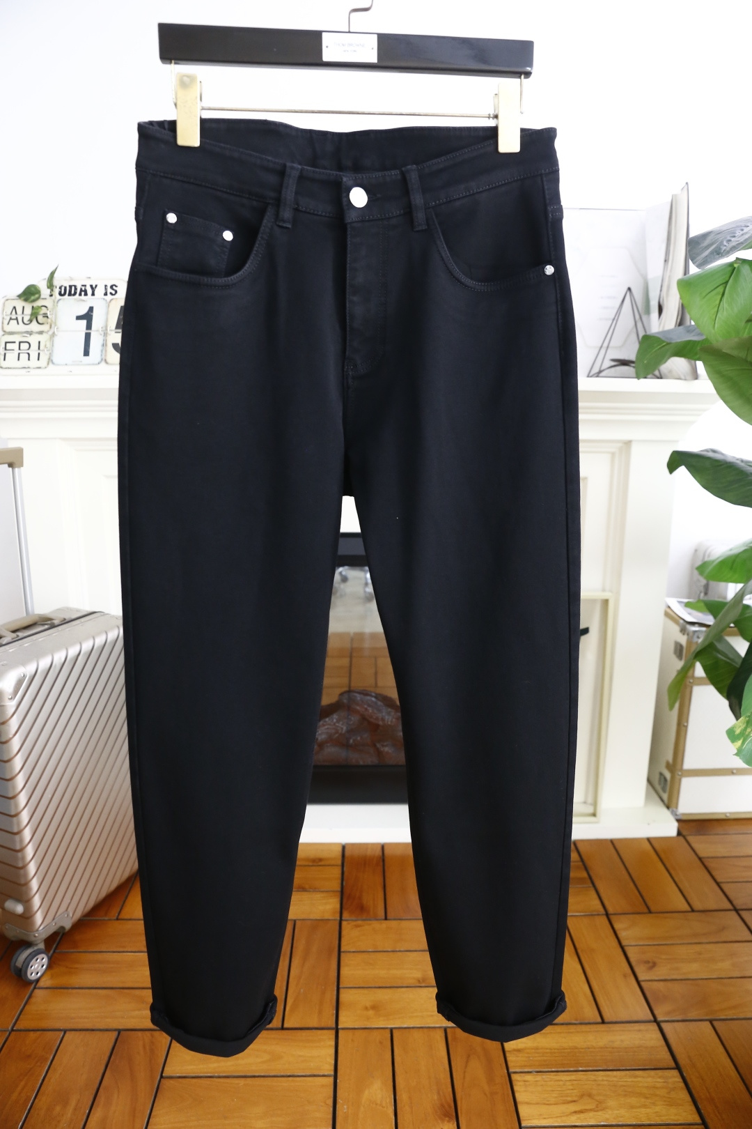 NO:515749,Pula*/Pra*a. 26 early autumn new fashion men's dark versatile jeans are made of customer-supplied wash stretch jeans!  The luxury classic brand triangle letter logo highlights the brand's characteristics, and fashion trends have therefore become one of the biggest selling points and are extremely cost-effective. There is no confusion or trouble of color conflict. Such a rich high-end jeans are absolutely fashionable, casual and versatile!  A must-have for trendy men!  Counter size 29-40, shipped the next day!  ,prada,prada,jeans,alexander wang19860909普拉*/Pra*a. 26早秋新品时尚男士深色百搭牛仔裤采用客供水洗弹力牛仔裤！奢华经典品牌三角标字母Logo标志彰显品牌特征,时尚潮流因此已成为最大卖点之一而性价比又极高,没有颜色冲突的困惑或困扰,这么一款丰富内练高端牛仔裤,绝对时尚休闲百搭款！潮男必备！专柜尺码29-40,隔天出货！,,prada,prada,jeans,alexander wang,Men's clothing