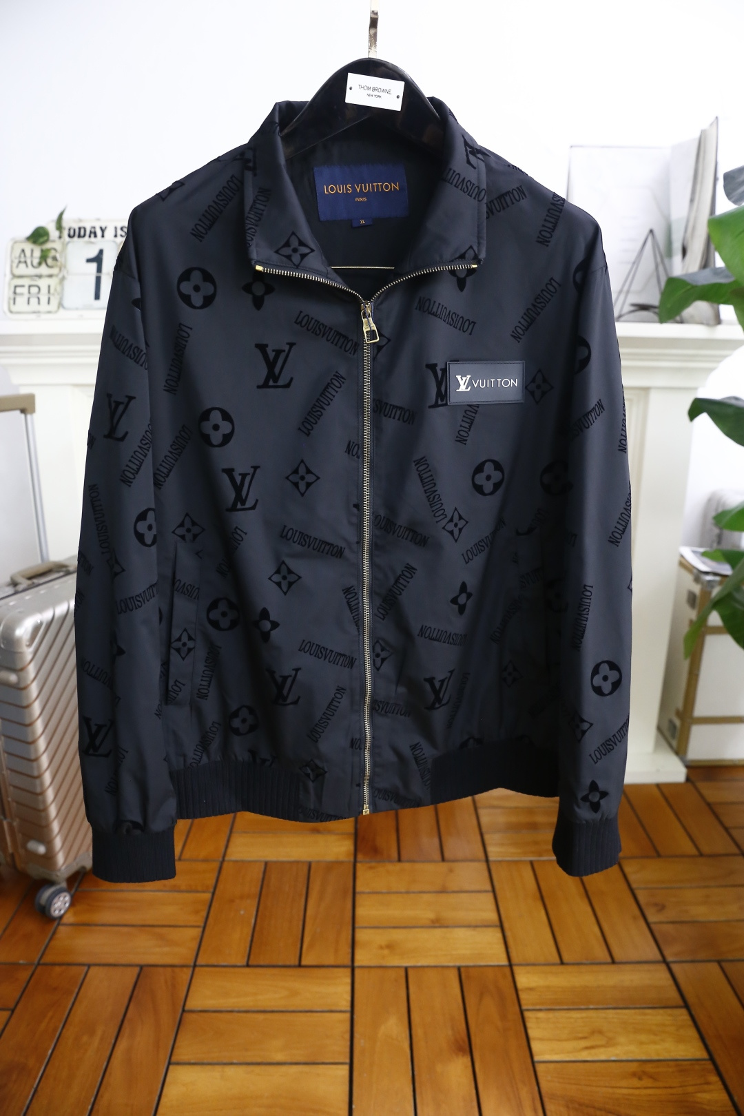 NO:515757,Pants are also*/Louis Vuitt*n. 2026 autumn new fashion original single zipper men's jacket, using high-end top 1.1 fabric, soft and delicate, soft and comfortable upper body, original hardware zipper design of the lace, luxurious brand pattern design, luxury brand original letter logo. It is both business and casual, and the style is versatile and suitable for all occasions, and anyone can easily control it! Complete three standards! Counter size M-3XL, shipped the next day! ,,louis vuitton,jackets & coats,alexander wang19860909裤子也*/Louis Vuitt*n. 2026秋季新品时尚原單拉链男士夹克,采用高档顶级1.1面料手感柔软细腻上身柔软舒适,衣襟原版五金拉链设计,奢华品牌图案设计,奢华品牌原版字母logo.商务休闲兼备款,款式百搭适合各种场合 ,任何人都可以轻松驾驭！三标齐全！专柜尺码M-3XL,隔天出货！,,louis vuitton,jackets & coats,alexander wang,Men's clothing