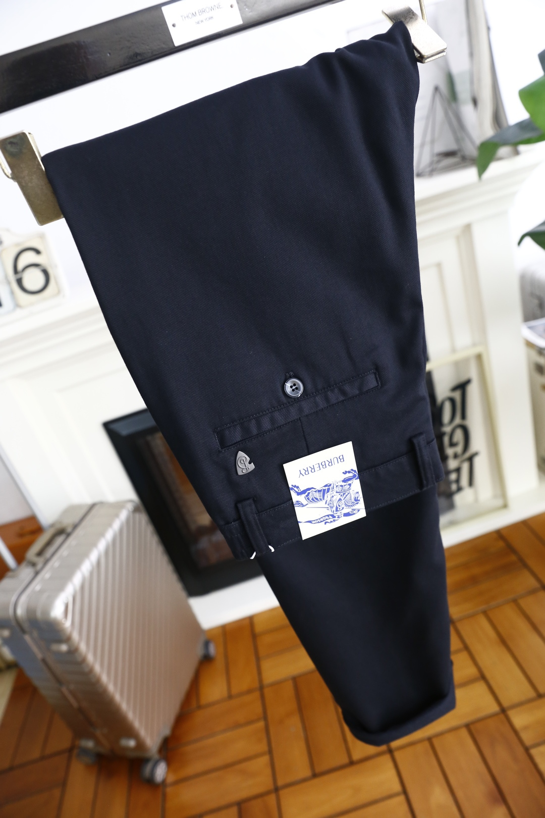 🔥巴宝丽/Burb*rry.
26早秋新品时尚男士休闲西裤！采用舒适柔软面料，奢华经典品牌字母LOGO设