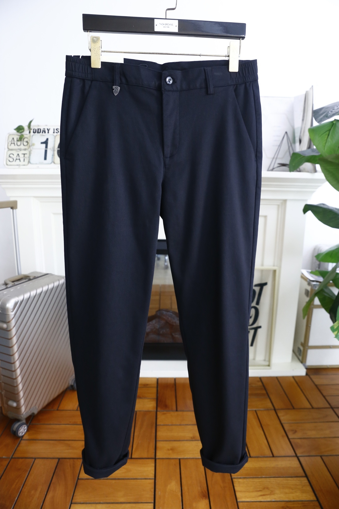 NO:515758,Burb*rry. 26 early autumn new fashion men's casual trousers!  It is made of comfortable and soft fabrics, luxurious and classic brand letter LOGO design, and the upper body is casual and comfortable!  No sense of restraint!  The same product for overseas European counters, the upper body is fashionable and sporty, very low-key and luxurious!  The stitching of the turner is delicate and strong!  Perfect three-dimensional tailoring, highly recommend buying the product!  Counter size: 29-40, shipped the next day!  ,burberry,burberry,alexander wang19860909巴宝丽/Burb*rry. 26早秋新品时尚男士休闲西裤！采用舒适柔软面料,奢华经典品牌字母LOGO设计 上身随意舒服！无束缚感！海外欧洲专柜同品,上身时尚运动显时尚,很低调且不失奢华品味！车工缝线细致而强悍！完美立体剪裁,强烈推荐购入货色！专柜尺码:29-40,隔天出货！,,burberry,burberry,alexander wang,Men's clothing