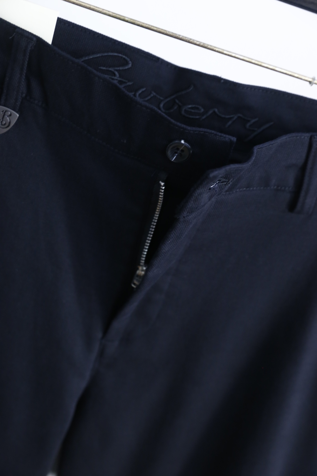 🔥巴宝丽/Burb*rry.
26早秋新品时尚男士休闲西裤！采用舒适柔软面料，奢华经典品牌字母LOGO设