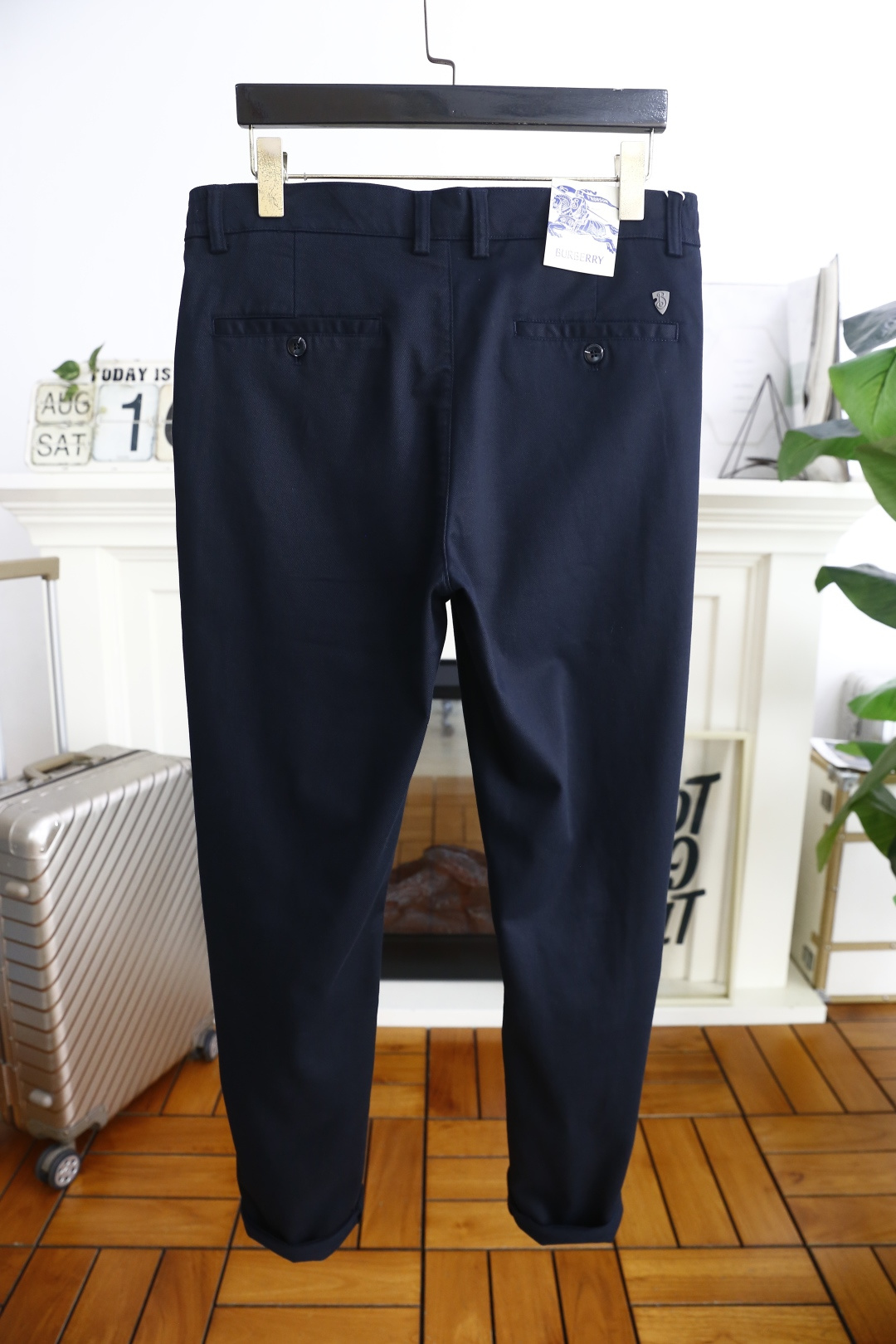 🔥巴宝丽/Burb*rry.
26早秋新品时尚男士休闲西裤！采用舒适柔软面料，奢华经典品牌字母LOGO设
