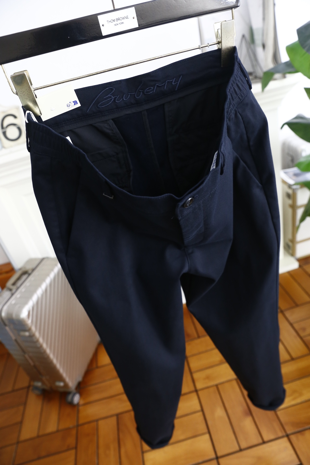 🔥巴宝丽/Burb*rry.
26早秋新品时尚男士休闲西裤！采用舒适柔软面料，奢华经典品牌字母LOGO设