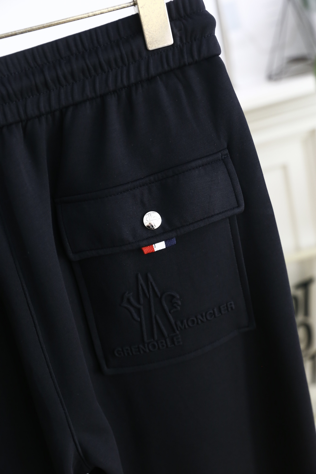 🔥蒙口/Mo*cler.
26早秋时尚新品男士休闲裤！采用进口舒适透气面料，奢华品牌经典字母图案设计 上