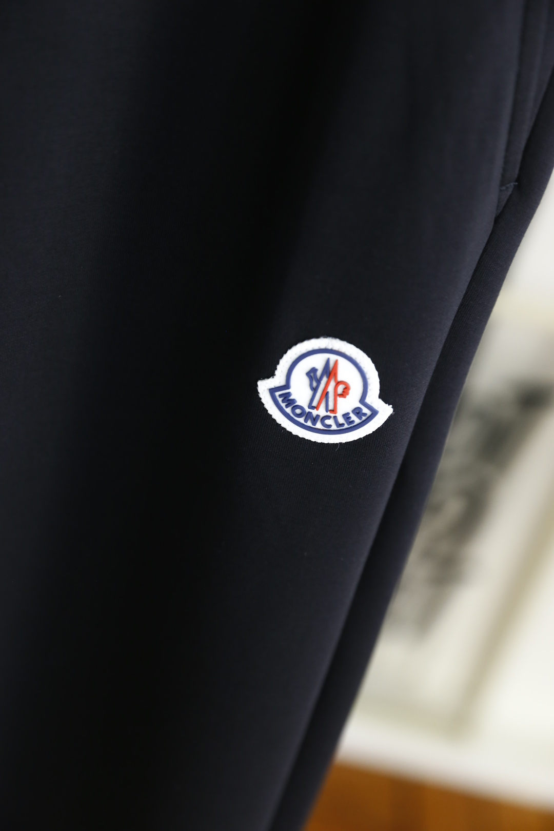 🔥蒙口/Mo*cler.
26早秋时尚新品男士休闲裤！采用进口舒适透气面料，奢华品牌经典字母图案设计 上