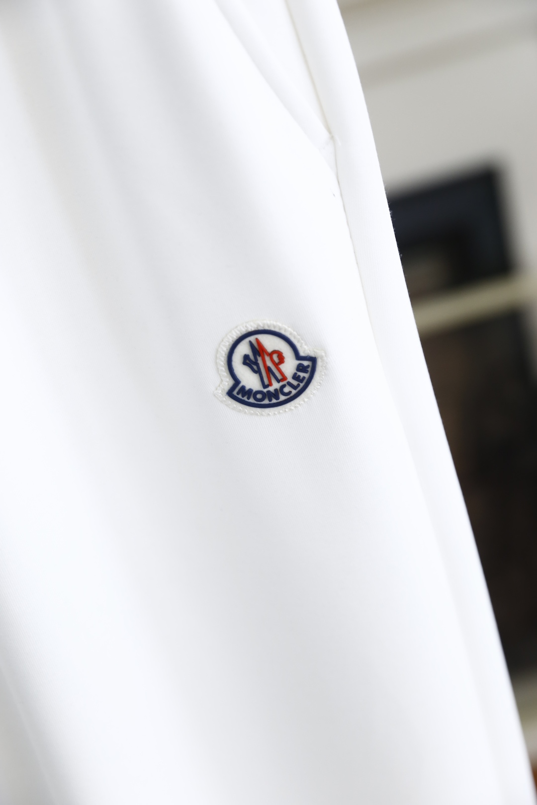 🔥蒙口/Mo*cler.
26早秋时尚新品男士休闲裤！采用进口舒适透气面料，奢华品牌经典字母图案设计 上