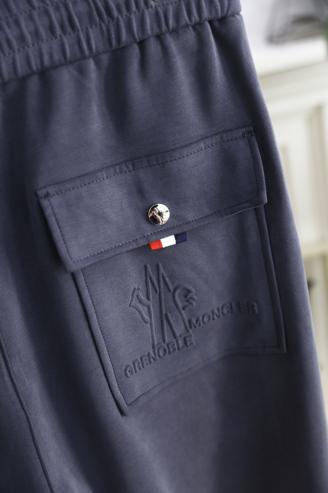 🔥蒙口/Mo*cler.
26早秋时尚新品男士休闲裤！采用进口舒适透气面料，奢华品牌经典字母图案设计 上