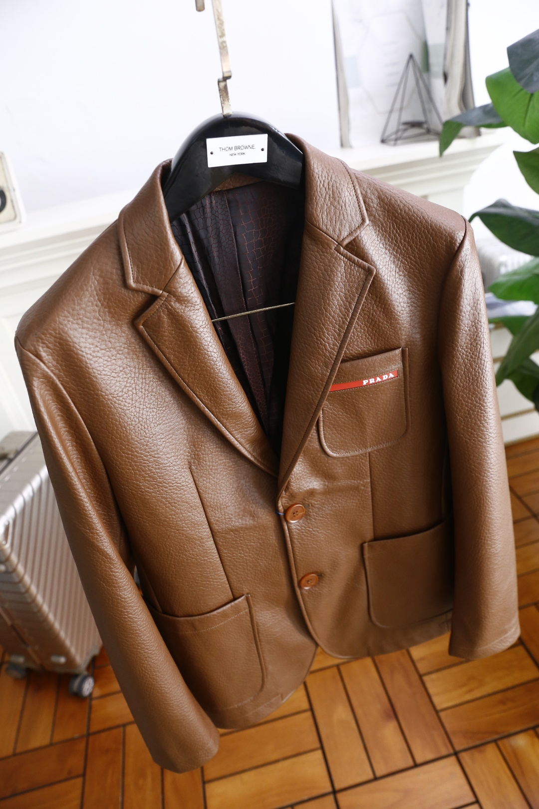 🔥普拉*/Pr*da.
秋季新品！时尚男士原單西服外套⭐️上身帅到爆，绝对帅气的人气款式！采用舒适进口环