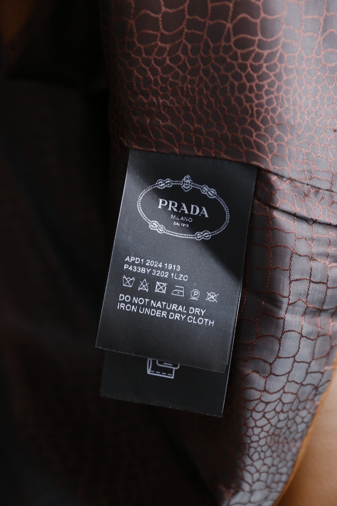 🔥普拉*/Pr*da.
秋季新品！时尚男士原單西服外套⭐️上身帅到爆，绝对帅气的人气款式！采用舒适进口环