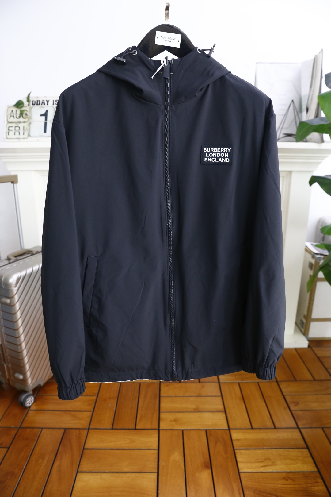 🔥巴宝*/Burberr*. 
早秋新品🆕顶级原单男款双面可穿夹克！时尚连帽设计📸顶级私人订制面料，经典