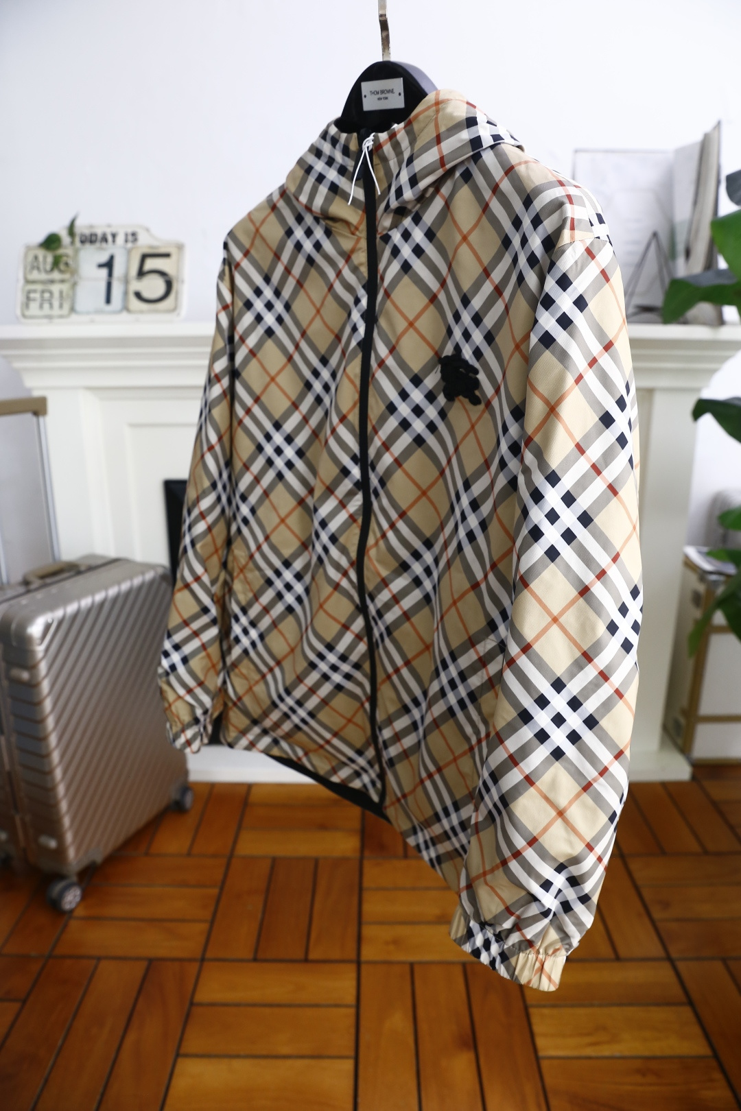 🔥巴宝*/Burberr*. 
早秋新品🆕顶级原单男款双面可穿夹克！时尚连帽设计📸顶级私人订制面料，经典