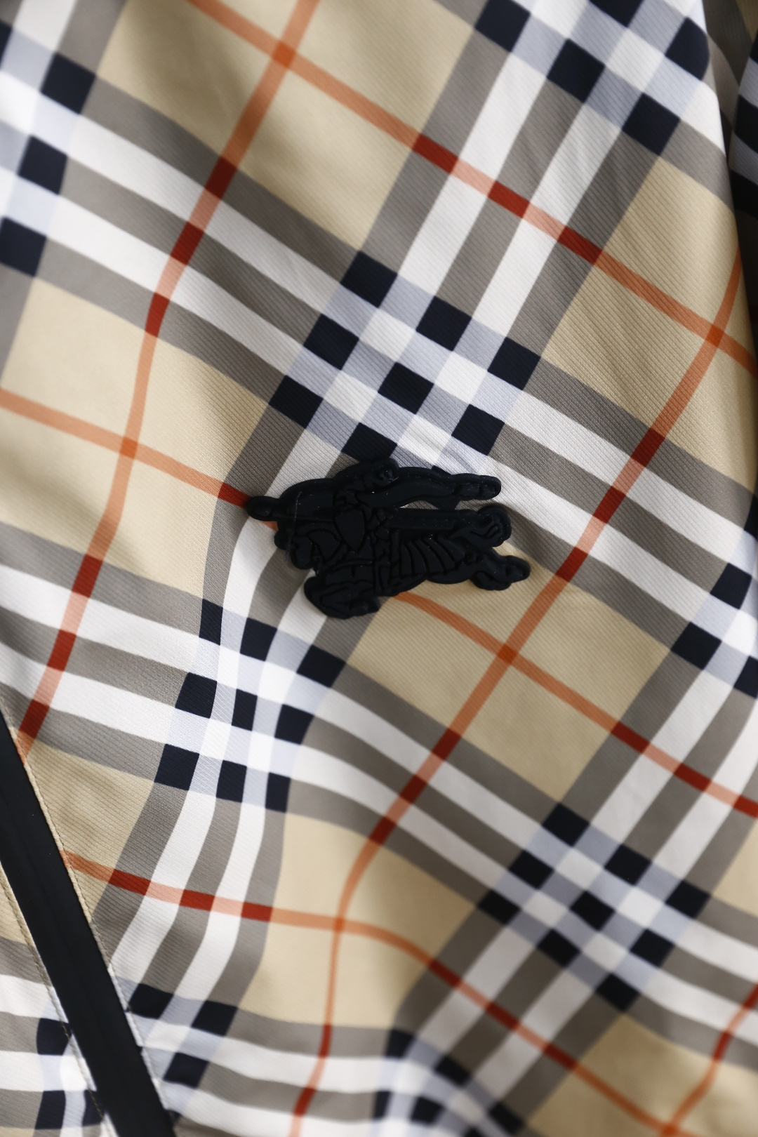 🔥巴宝*/Burberr*. 
早秋新品🆕顶级原单男款双面可穿夹克！时尚连帽设计📸顶级私人订制面料，经典