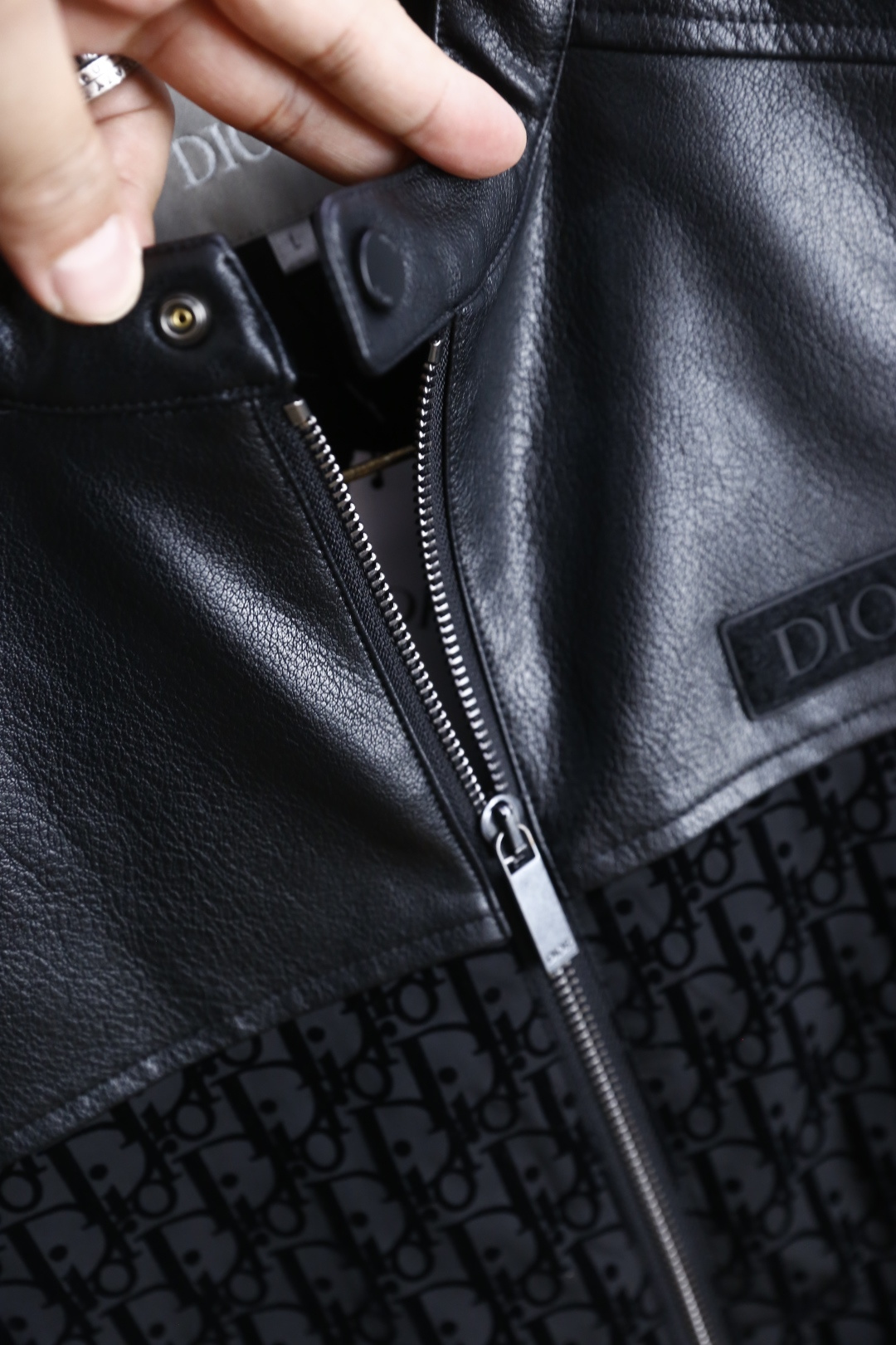 🔥迪奥/Christian Dior.
秋季新品！时尚男士立领拉链夹克外套⭐️上身帅到爆，绝对帅气的人气