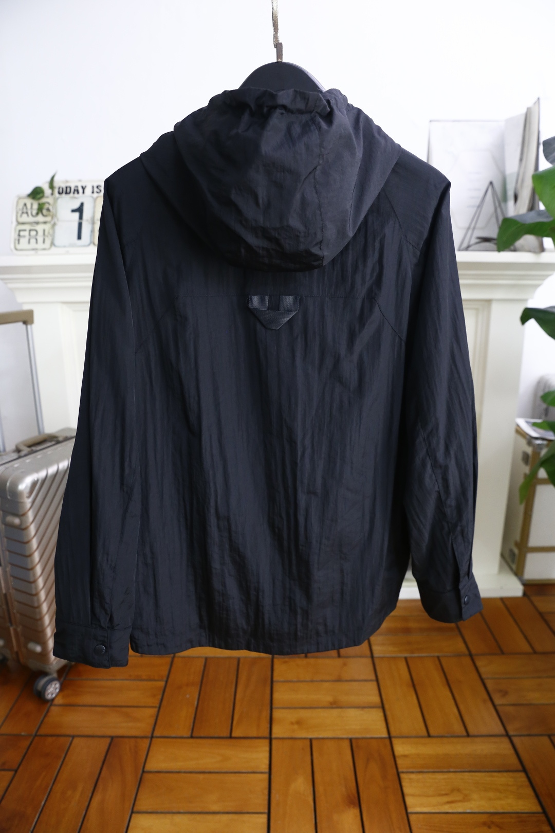 🔥路易威*/Louis Vuitt*n.
秋季新品时尚男士连帽夹克！舒适百搭，人气极高的一款单品！奢华经