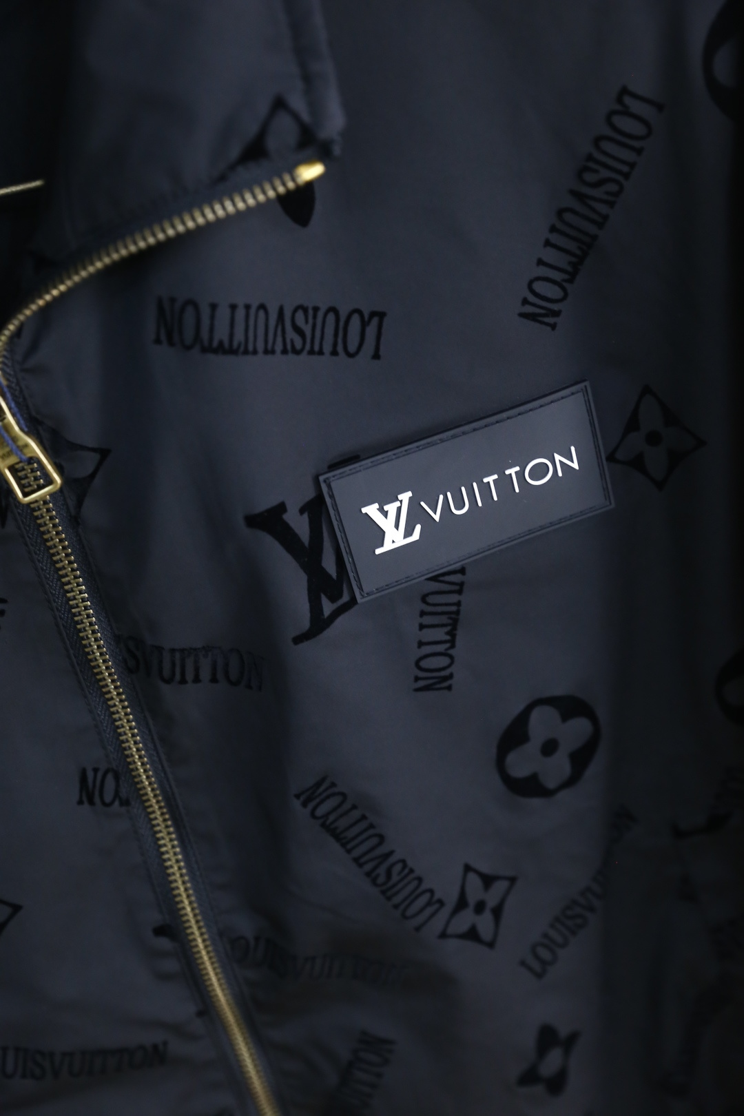 🔥路易威*/Louis Vuitt*n.
秋季新品🆕时尚原單拉链男士夹克，采用高档顶级1.1面料👍🏼手感