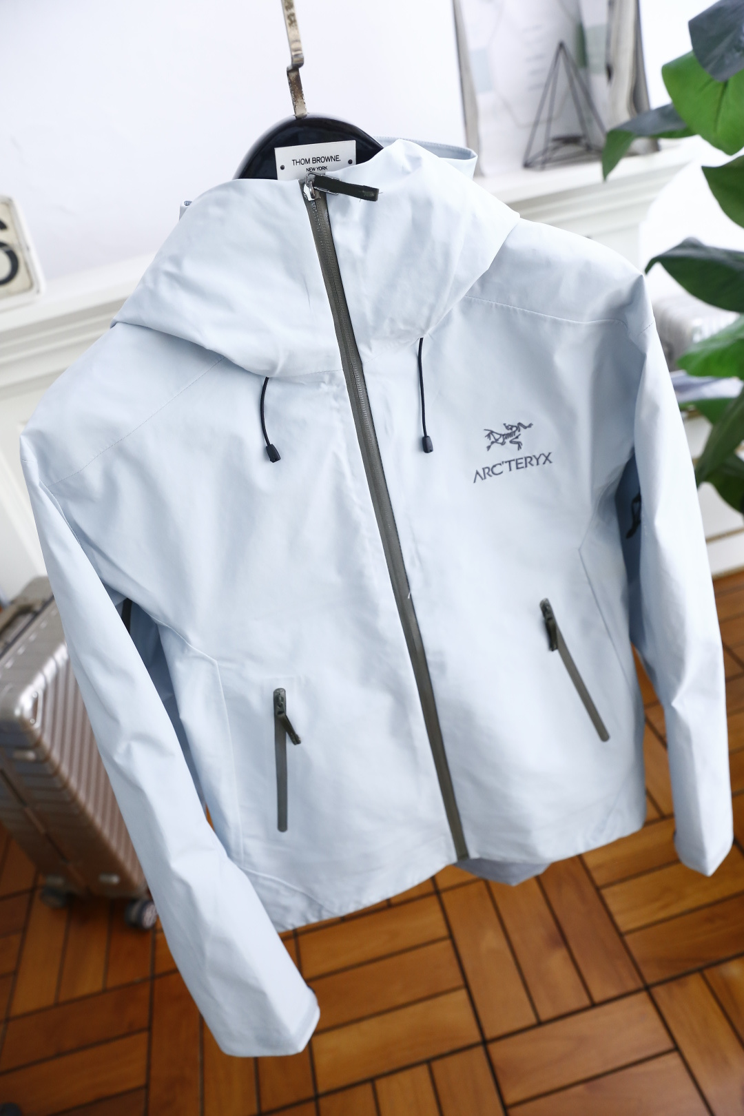 🔥始祖鸟/archaeoPteryx.
26早秋新品🆕时尚百搭男女同款冲锋衣！胸前采用品牌经典LOGO搭