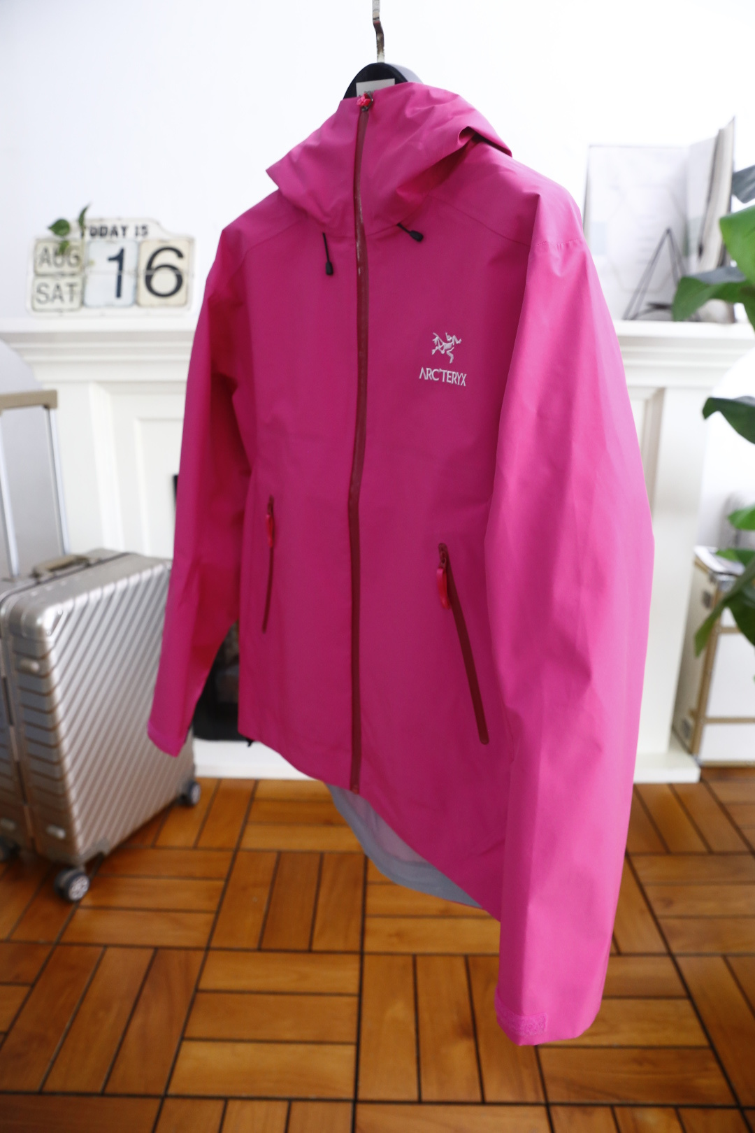 🔥始祖鸟/archaeoPteryx.
26早秋新品🆕时尚百搭男女同款冲锋衣！胸前采用品牌经典LOGO搭