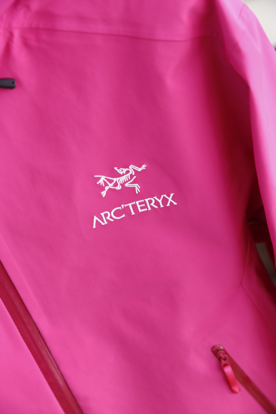 🔥始祖鸟/archaeoPteryx.
26早秋新品🆕时尚百搭男女同款冲锋衣！胸前采用品牌经典LOGO搭