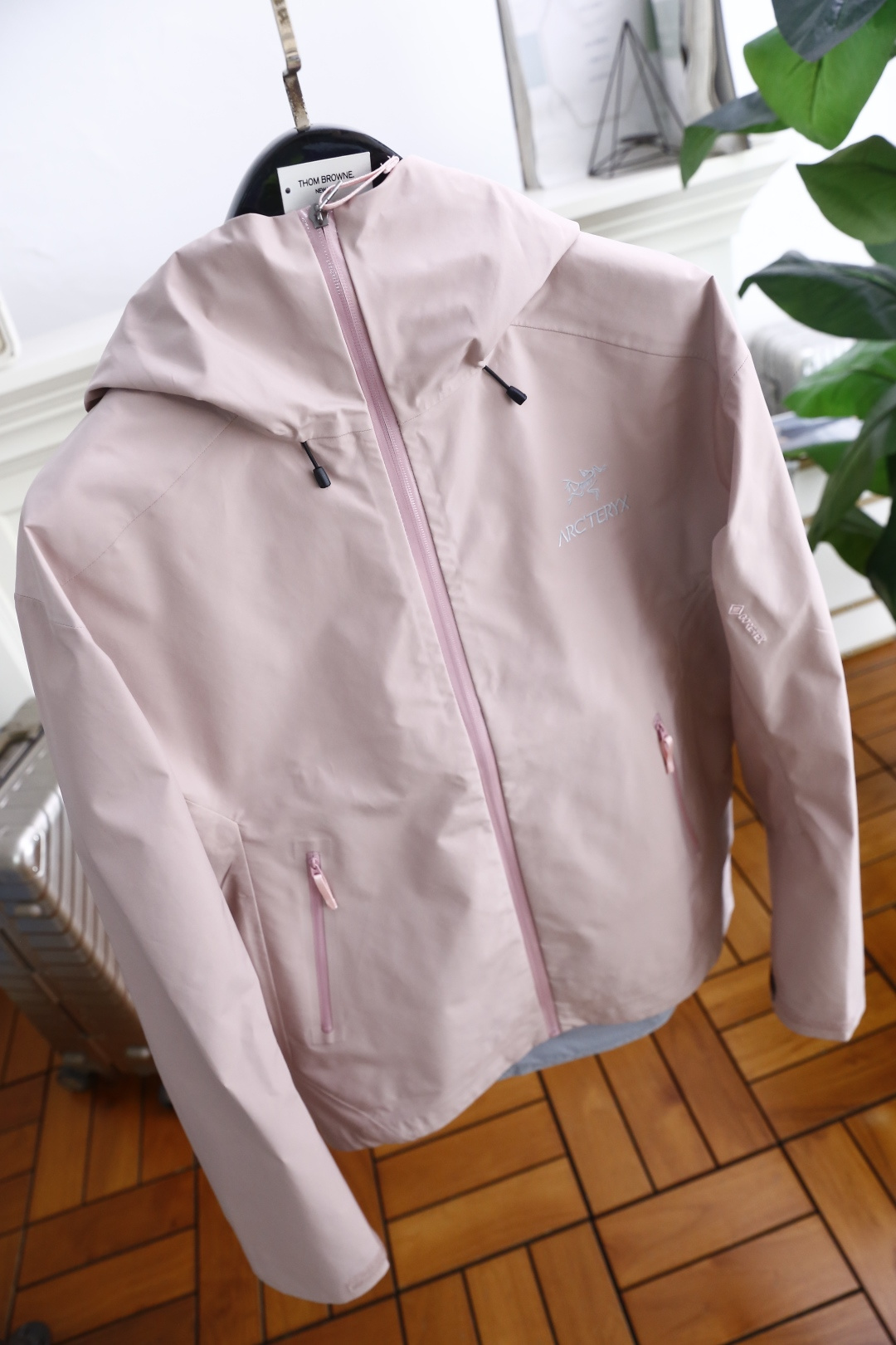 🔥始祖鸟/archaeoPteryx.
26早秋新品🆕时尚百搭男女同款冲锋衣！胸前采用品牌经典LOGO搭