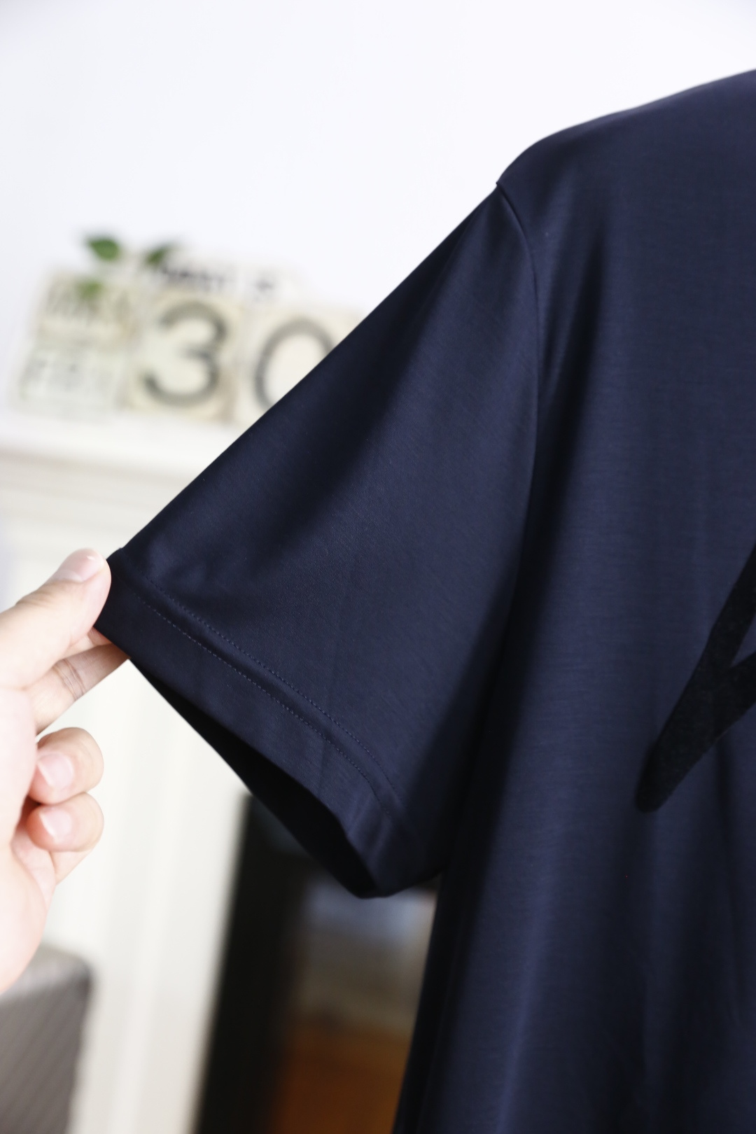 🔥kiton
2025夏季男士短袖👍🏼时尚经典圆领设计！胸前品牌字母LOGO搭配！高级定制百搭款式 任何