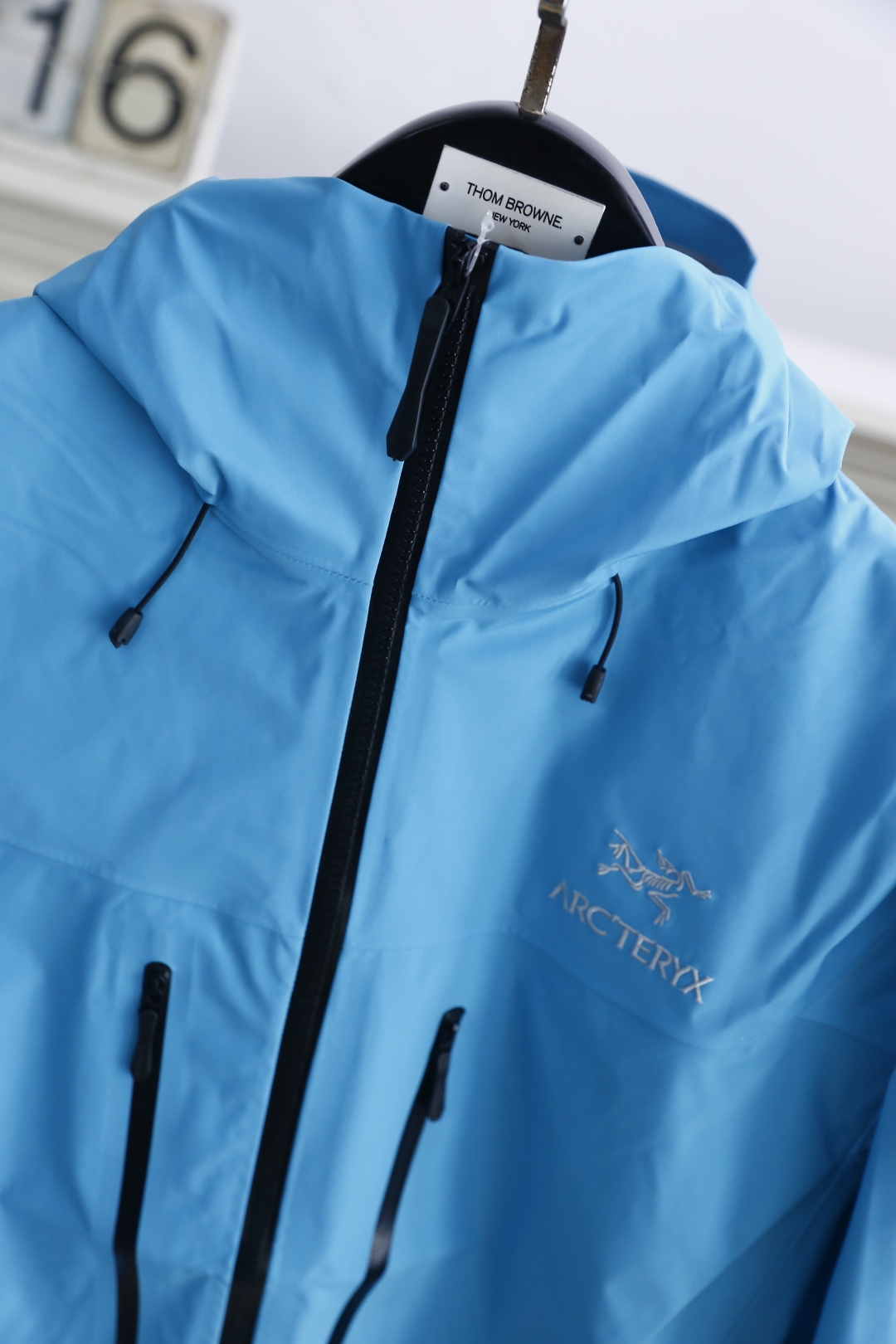 🔥始祖鸟/archaeoPteryx.
26早秋新品🆕时尚百搭男女同款冲锋衣！胸前采用品牌经典LOGO搭