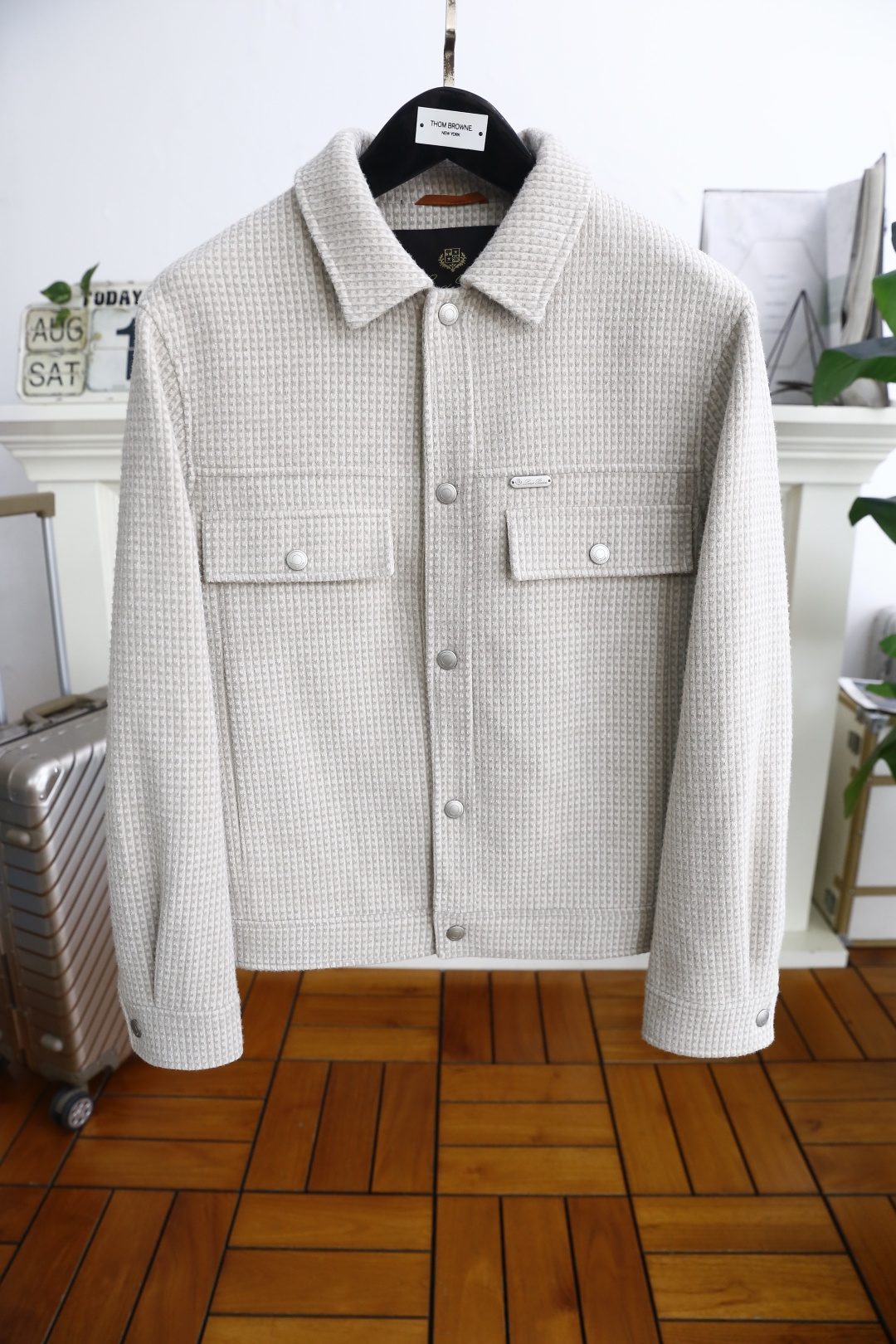 NO:514821,LP. 2026 autumn new men's jacket!  Luxury classic lapel style, synchronized by overseas counters, luxury classic brand elements design and high-end customization, anyone can easily drive Imported high-end Chenille velvet!  Soft and comfortable and stylish, excellent warmth, luxurious and fashionable craftsmanship styles, foreign trade company orders, domestic first-tier OEM factories, customized high-density fabrics, luxurious and classic designs, fashion essentials!  Highly recommended to purchase!  Counter size: M-3XL, shipped the next day!  ,loro piana,jackets & coats,alexander wang19860909LP. 2026秋季新款男士外套！奢华经典翻领款式,海外专柜同步 奢华经典品牌元素设计高级定制 任何人都可以轻松驾驶 进口高档雪尼尔天鹅绒！手软舒适有型 保暖极佳,奢华时尚工艺款式,外贸公司订单,国内一线代工厂出品,订制高密度面料,奢华经典设计,时尚必备单品！强烈推荐购入！专柜尺码:M-3XL,隔天出货！,,loro piana,jackets & coats,alexander wang,Men's clothing