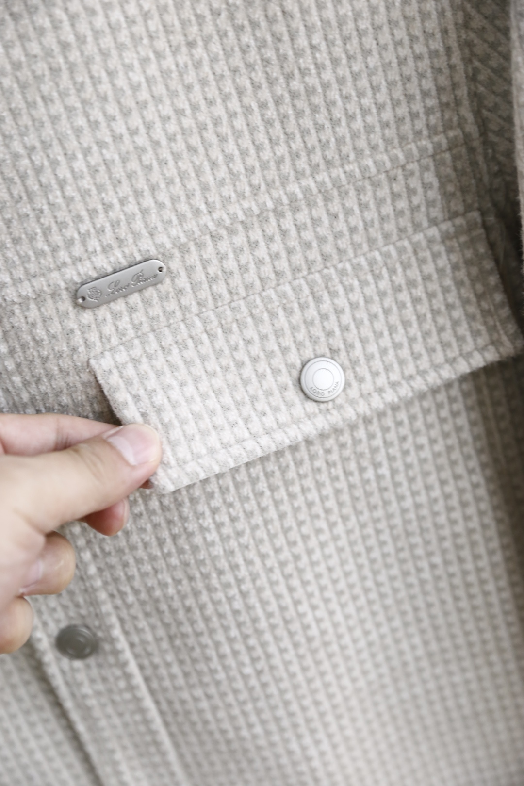 🔥lP🆕.
秋季🆕新款男士外套！奢华经典翻领款式，海外专柜同步 奢华经典品牌元素设计👍高级定制 任何人都